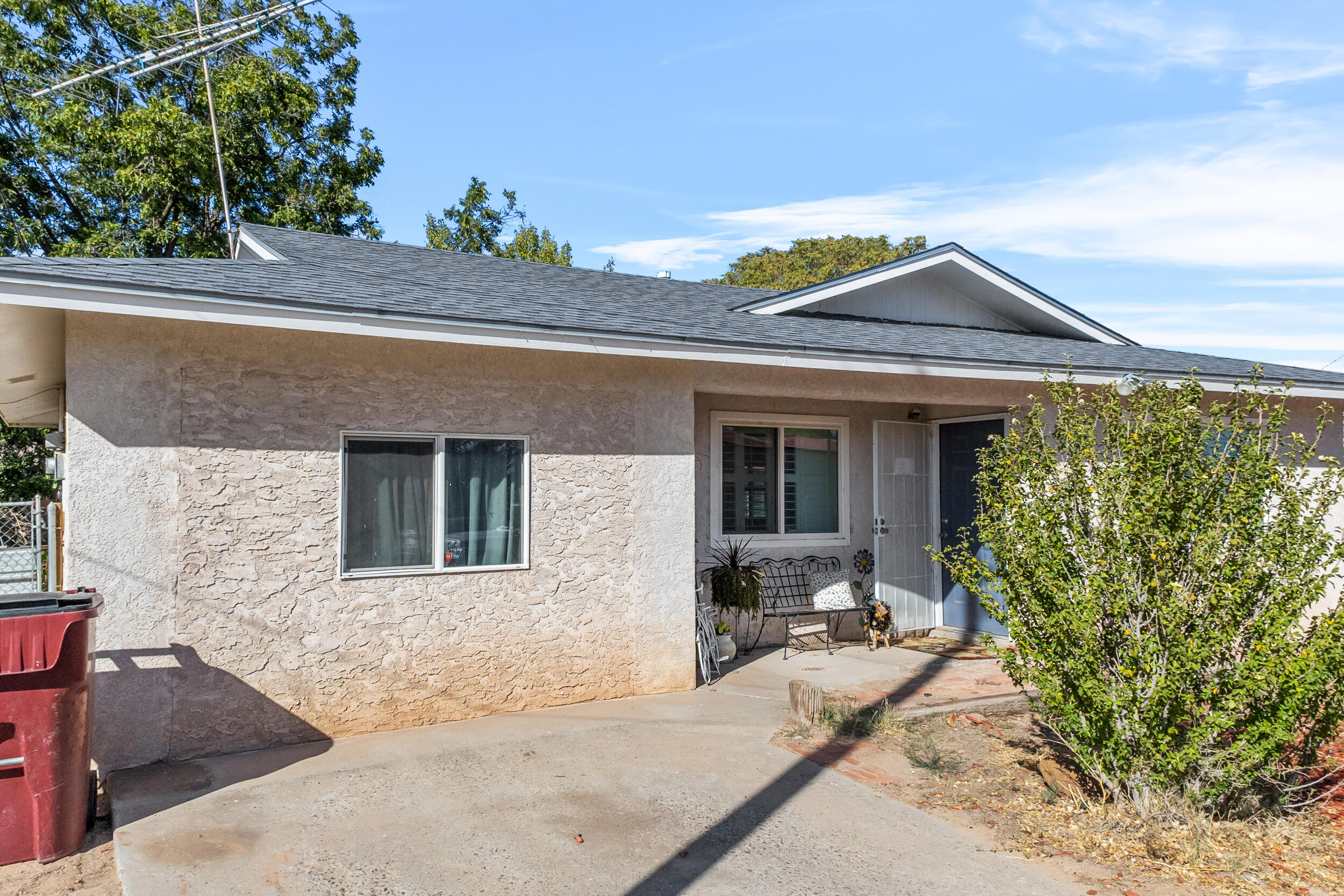 1438 W Reinken Avenue