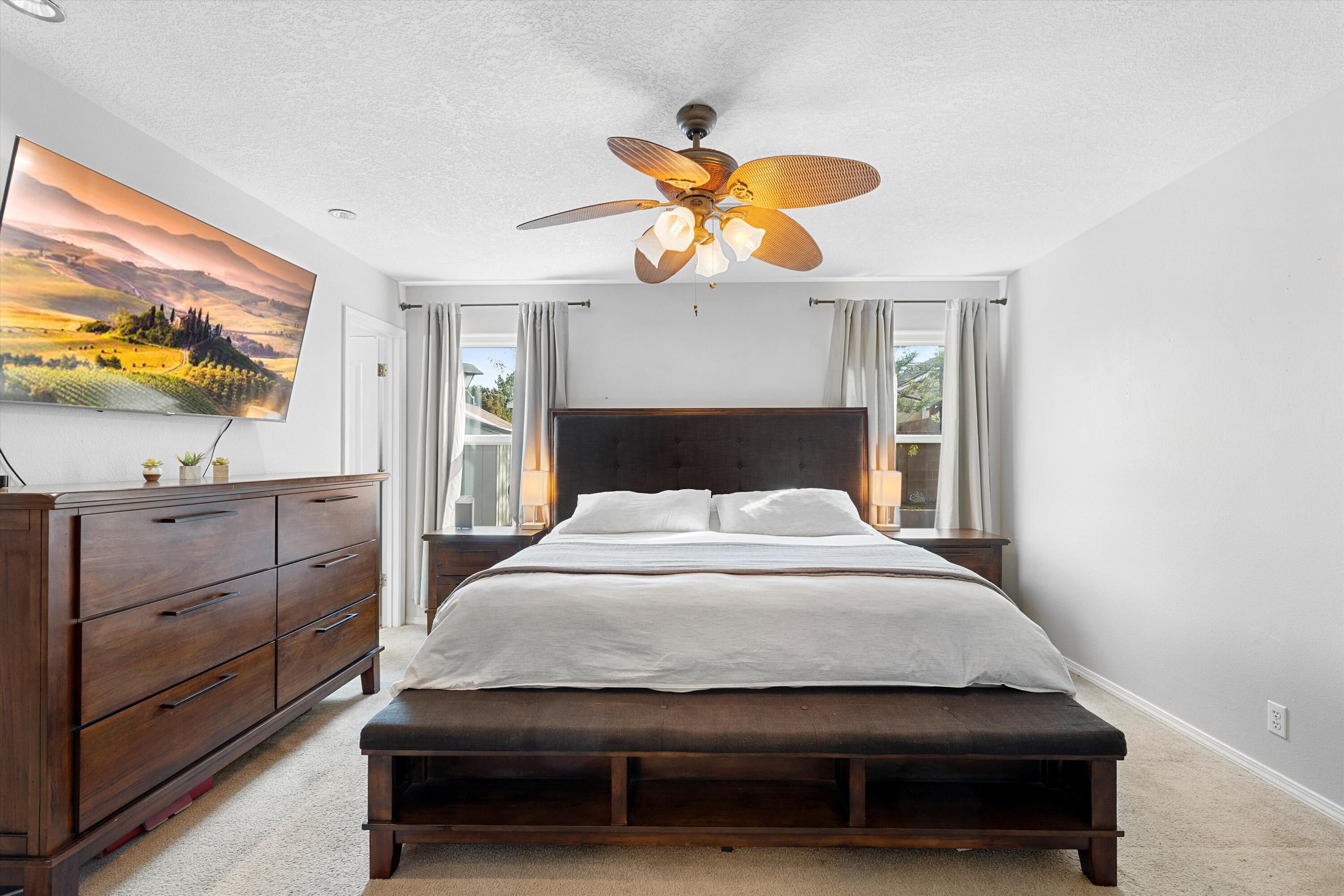 5904 NIGHT SHADOW Avenue NW