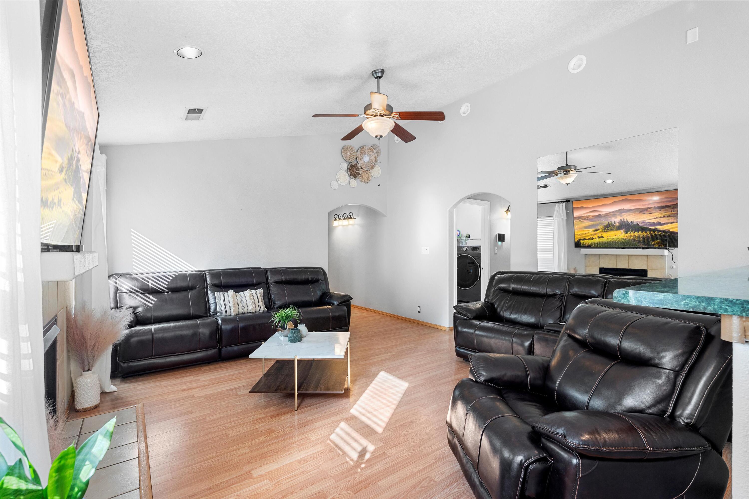 5904 NIGHT SHADOW Avenue NW