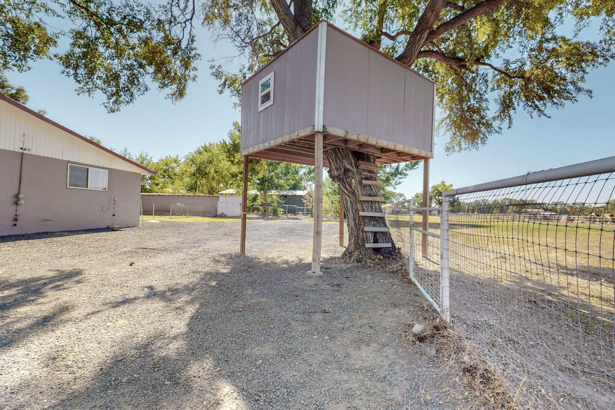 215 ESPERANZA Drive