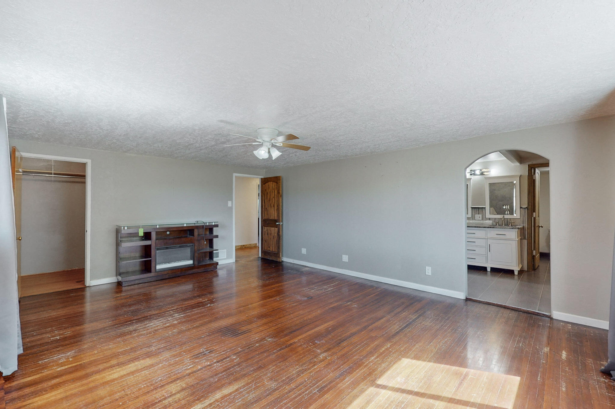 215 ESPERANZA Drive