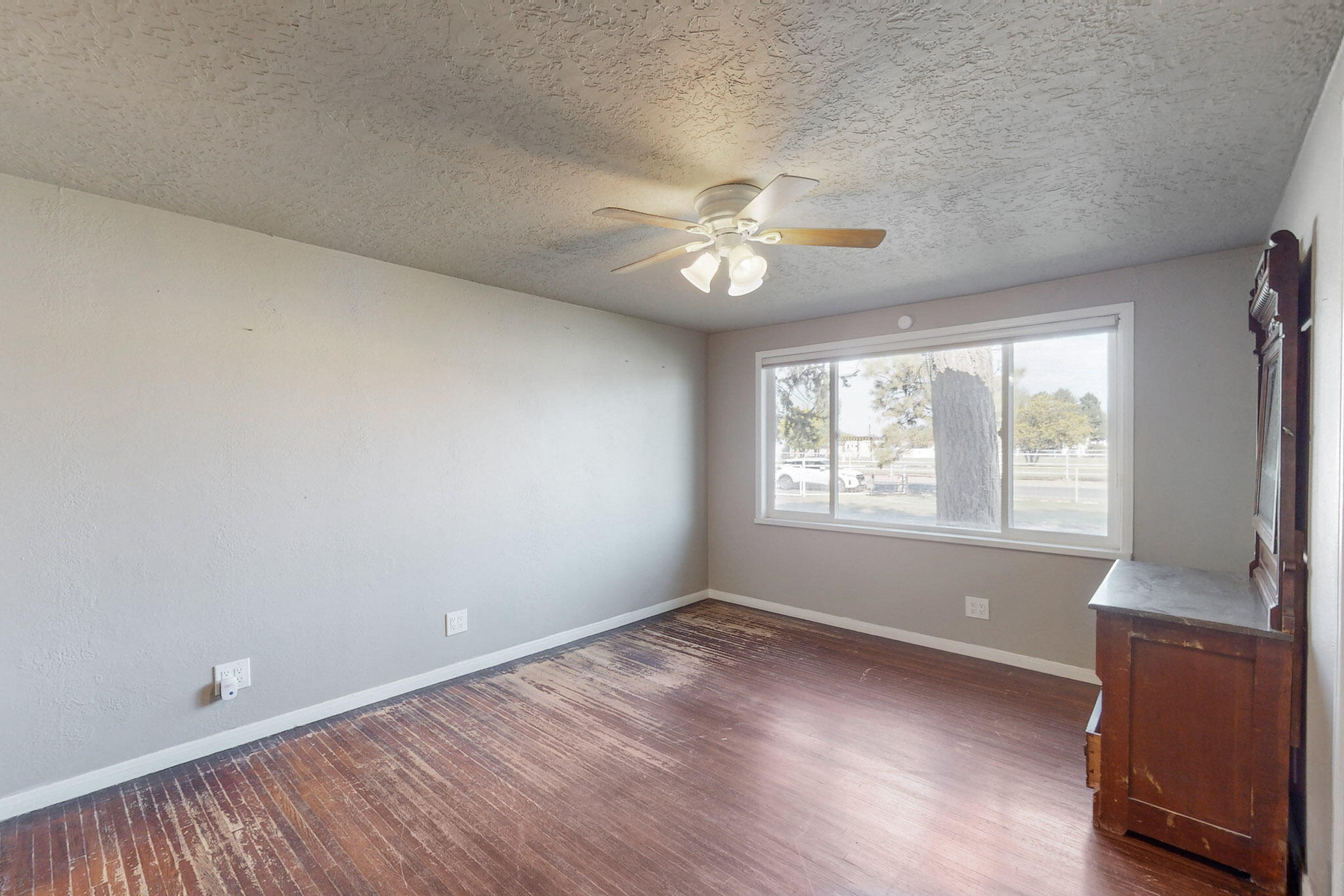 215 ESPERANZA Drive