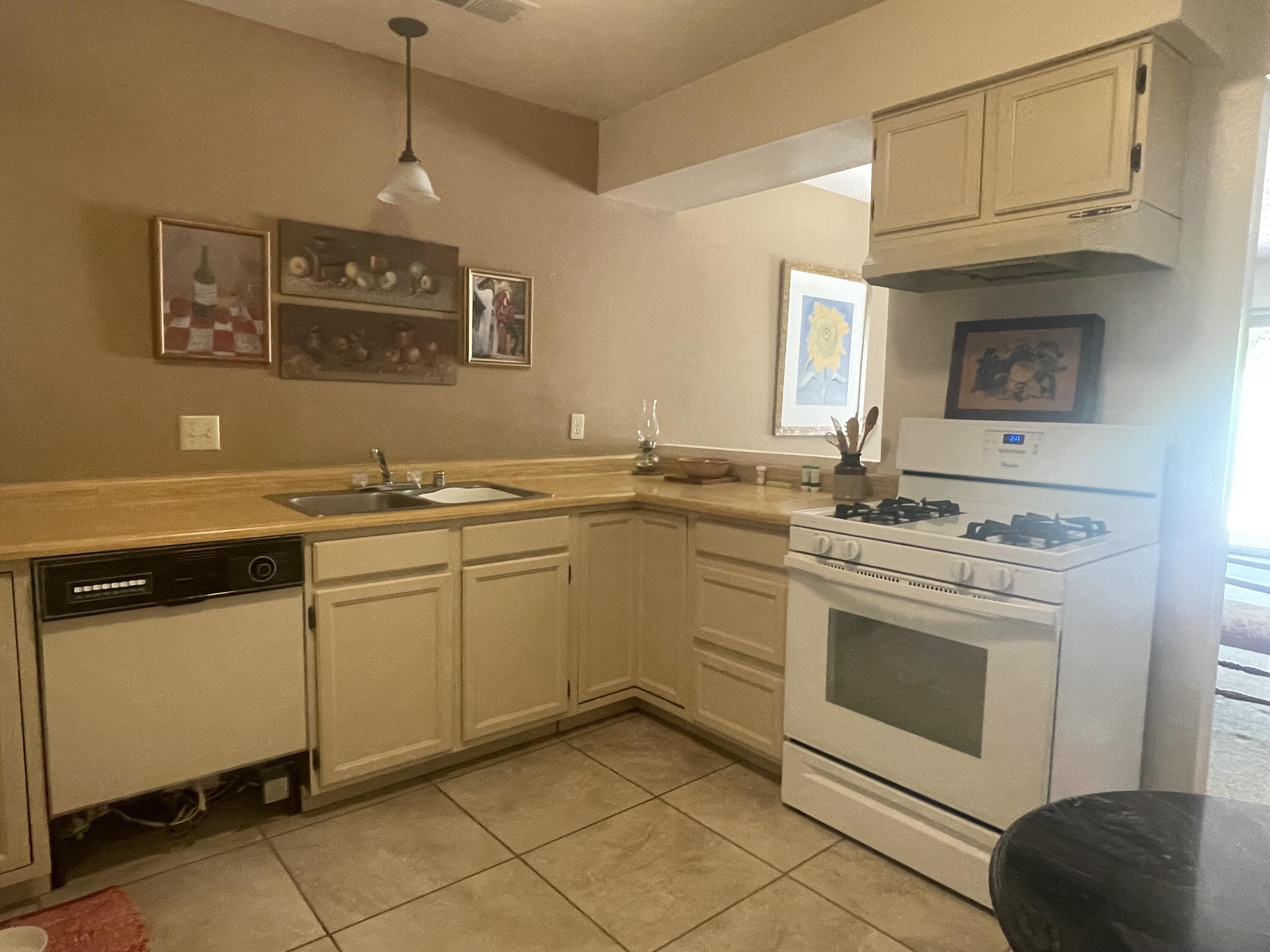 600 Stallion Road SE
