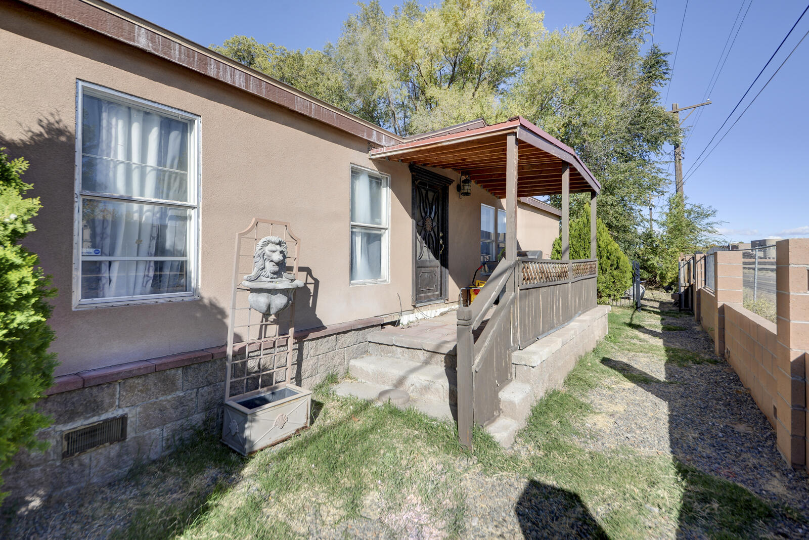 1505 GONZALES Road SW