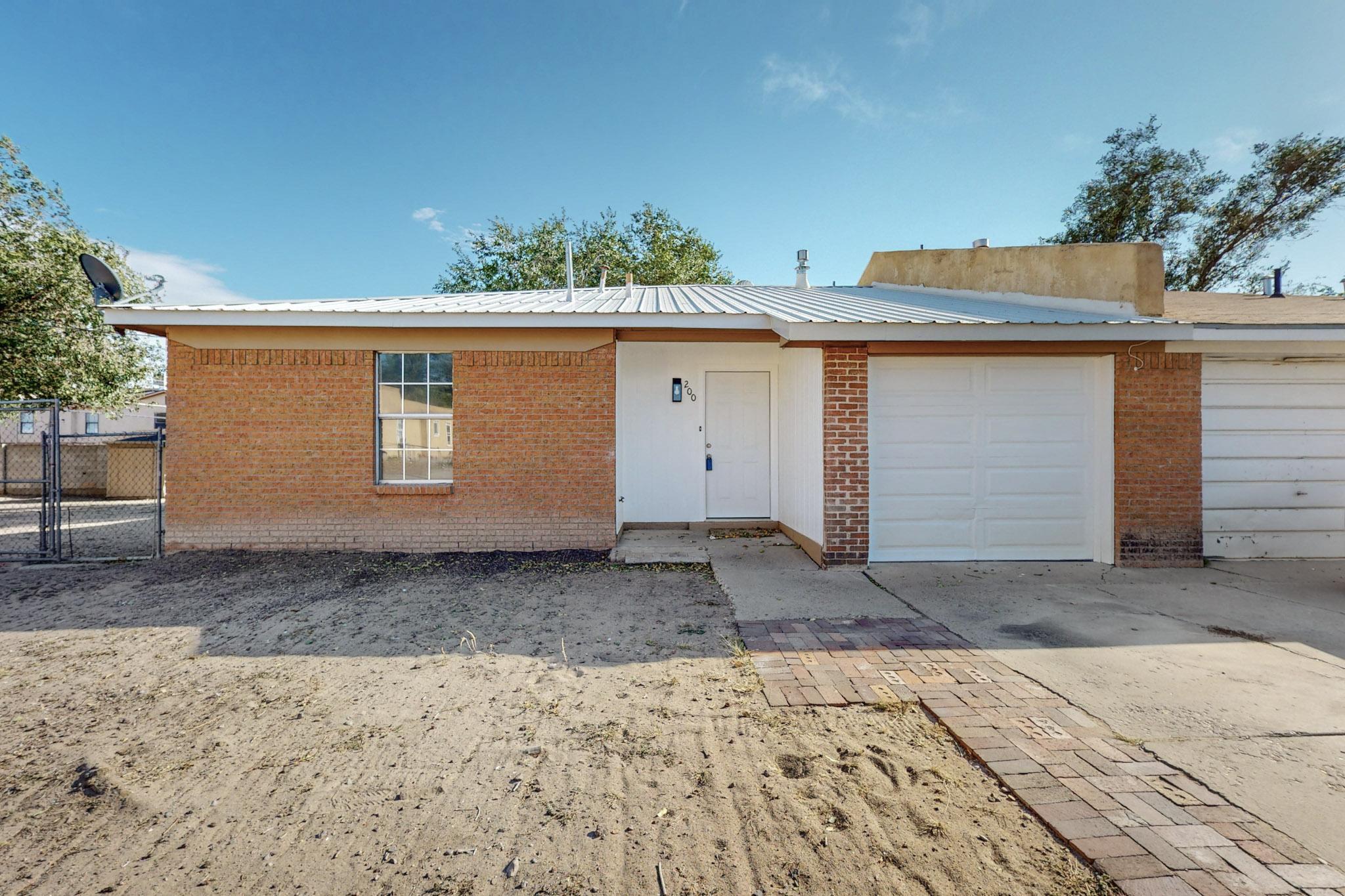 200 AVALON Place NW