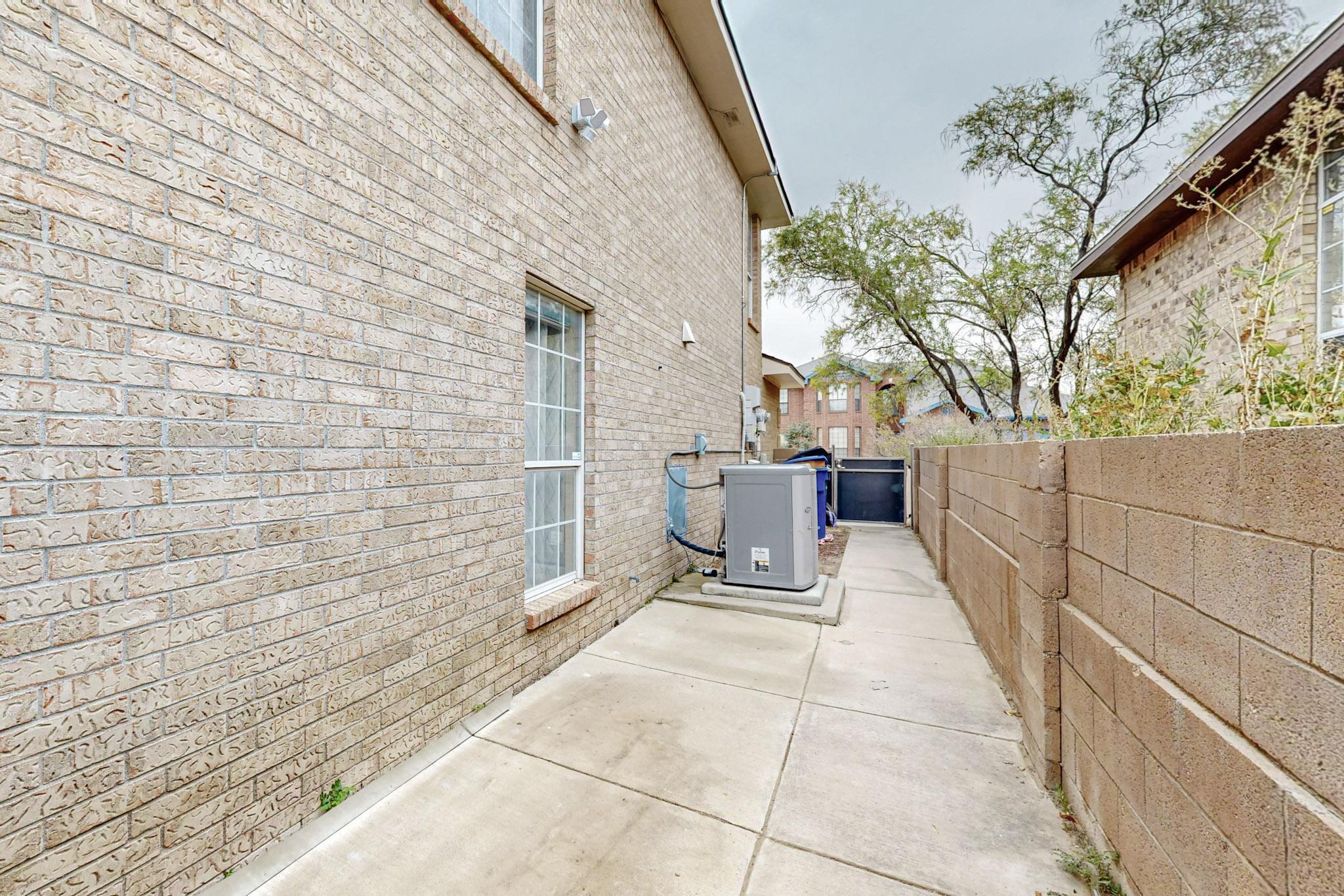 8404 BELLA VISTA Place NW