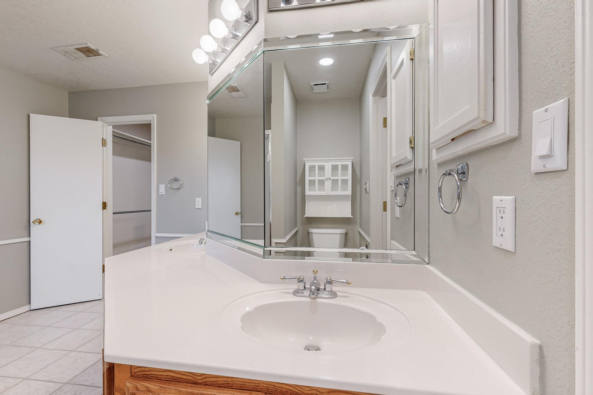 8404 BELLA VISTA Place NW