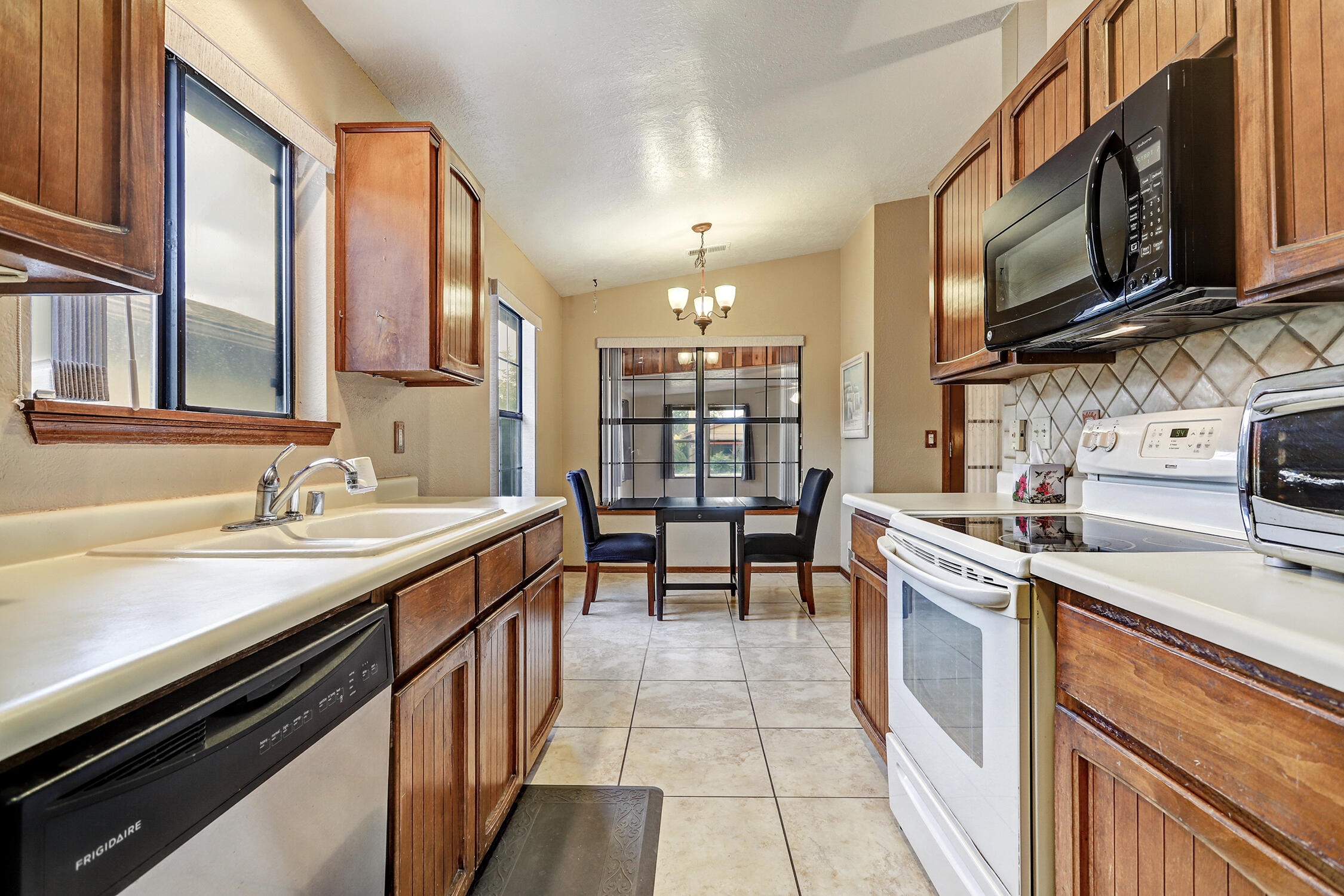 10733 TOWNE PARK Drive NE