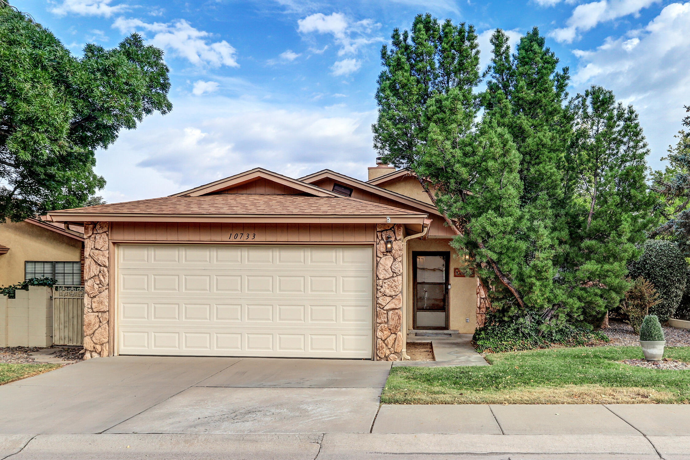10733 TOWNE PARK Drive NE