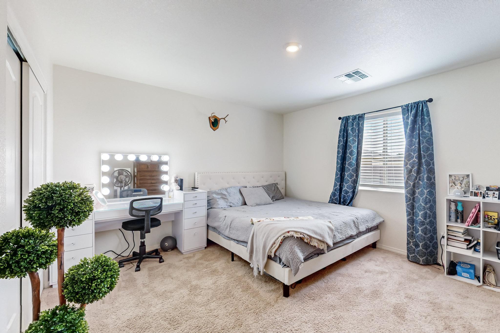 2403 CALLE DEL LOS CLAVELES