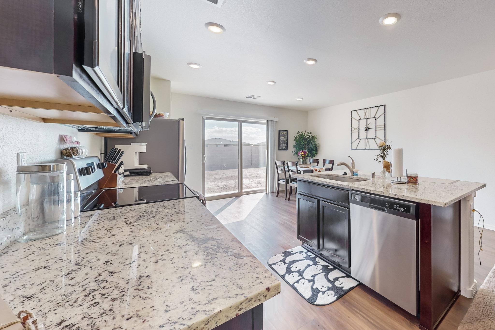 2403 CALLE DEL LOS CLAVELES