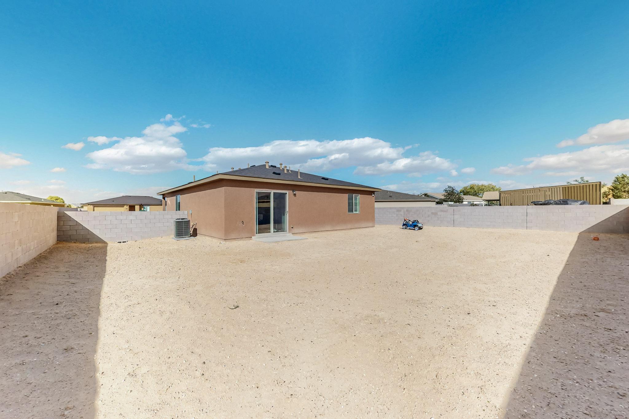 2403 CALLE DEL LOS CLAVELES
