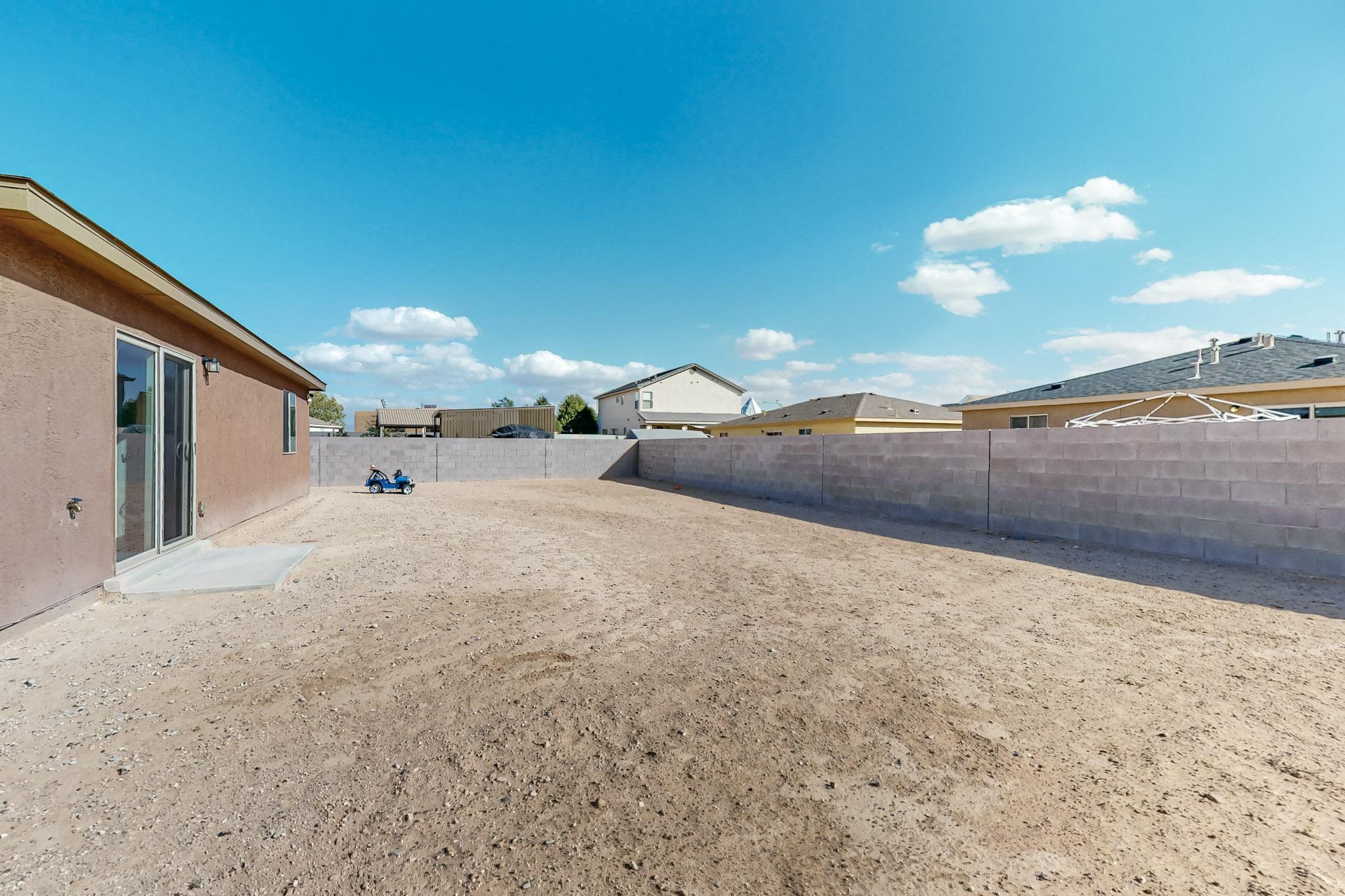 2403 CALLE DEL LOS CLAVELES