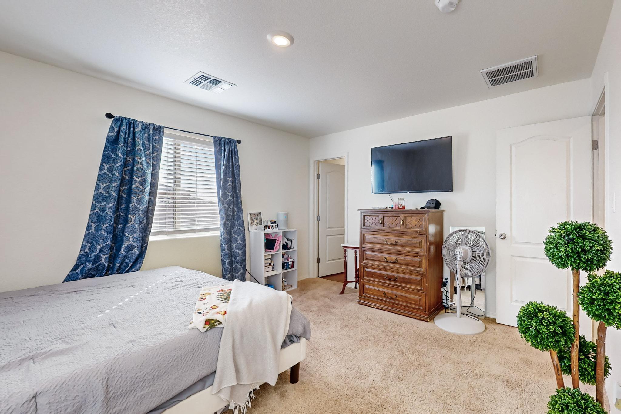 2403 CALLE DEL LOS CLAVELES