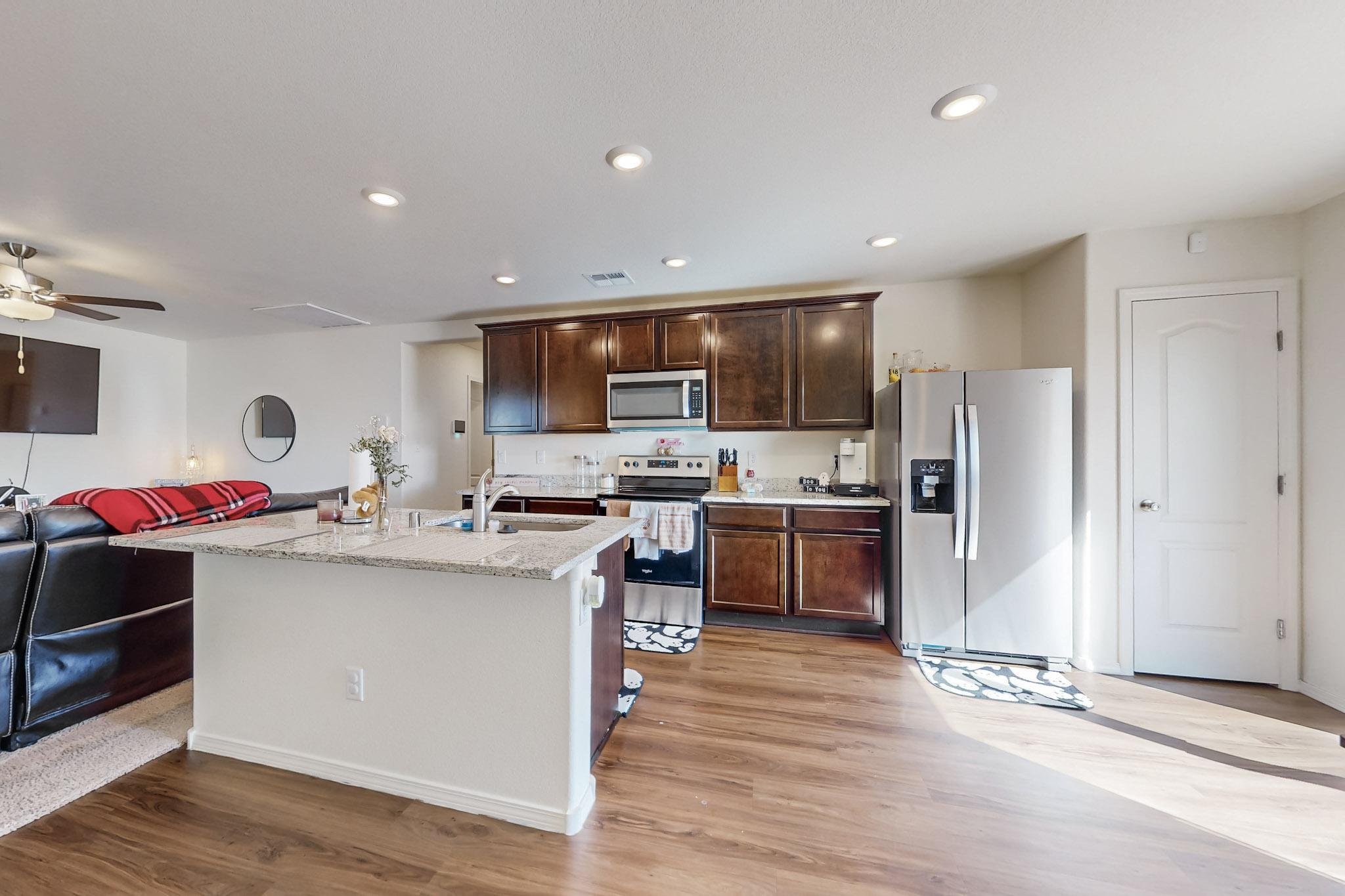 2403 CALLE DEL LOS CLAVELES