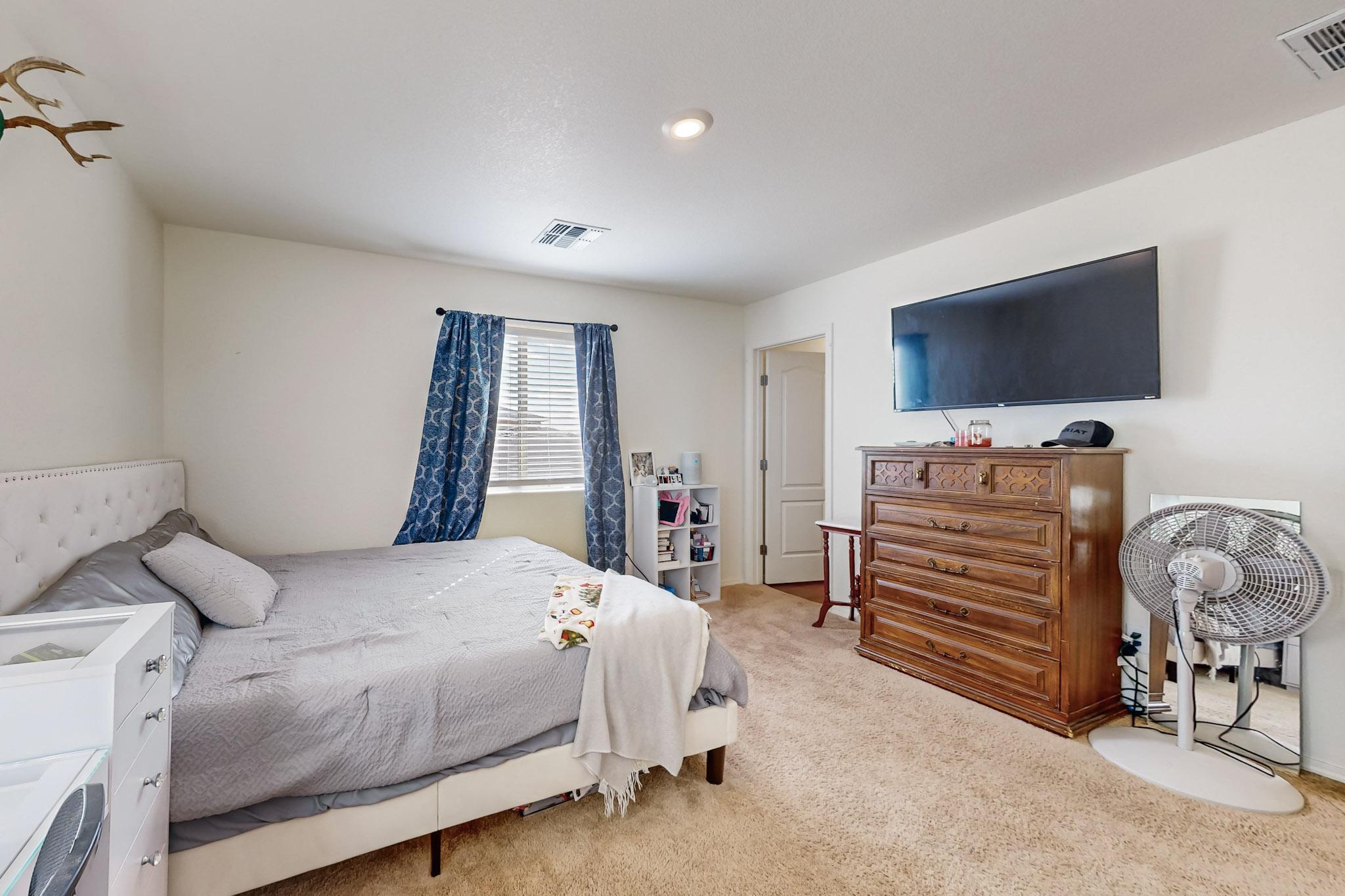 2403 CALLE DEL LOS CLAVELES