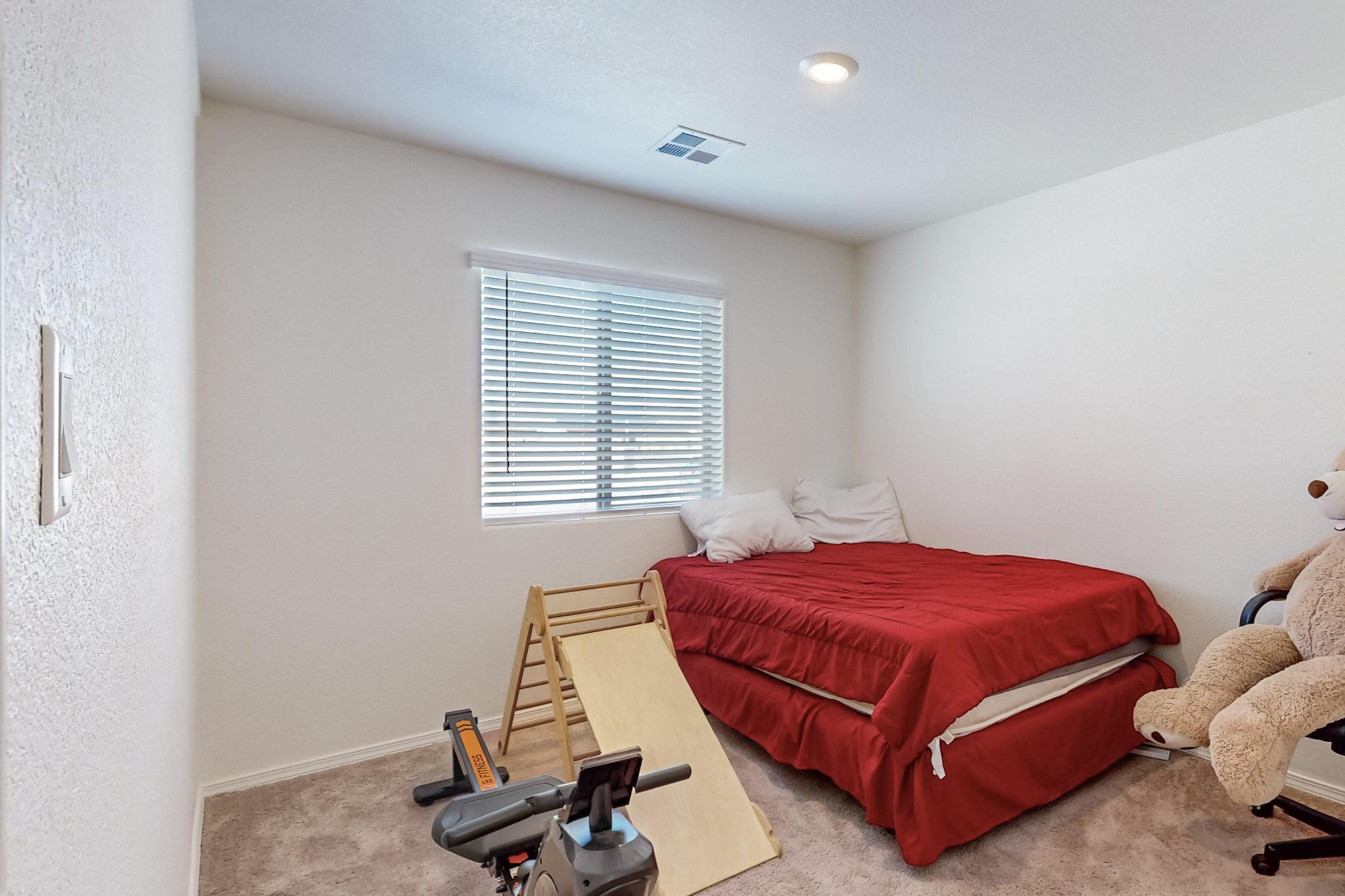 2403 CALLE DEL LOS CLAVELES