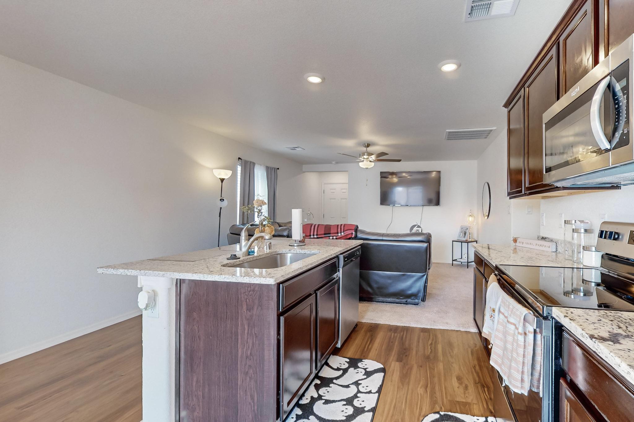2403 CALLE DEL LOS CLAVELES