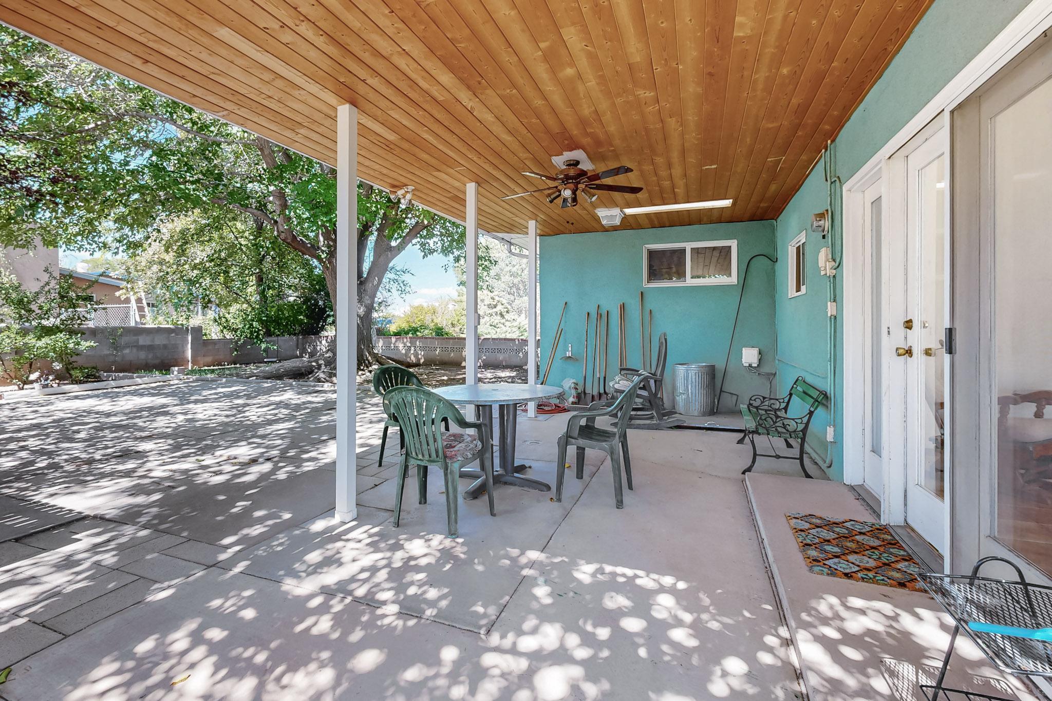 1834 CALLE LOS VECINOS NW