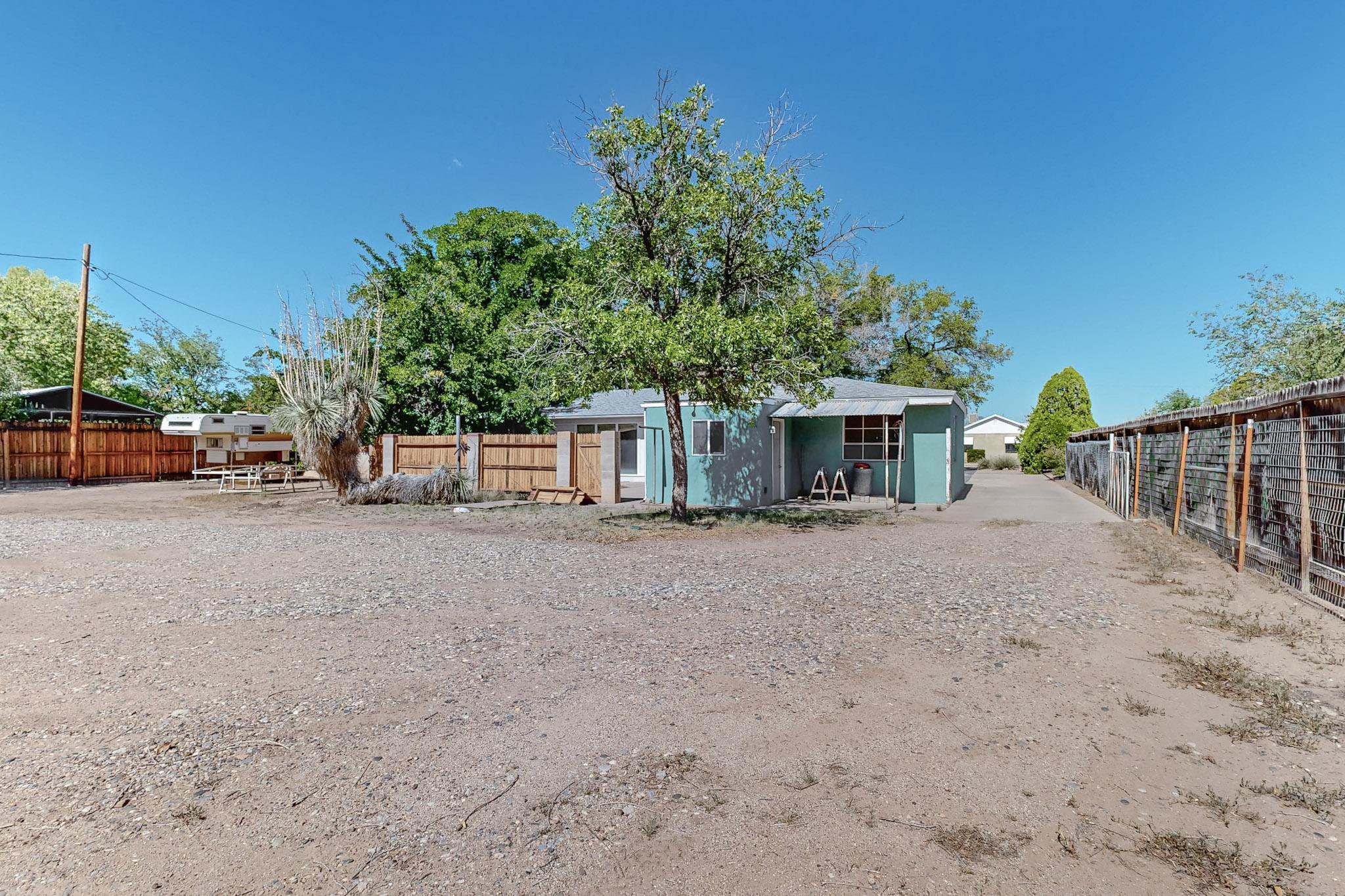 1834 CALLE LOS VECINOS NW