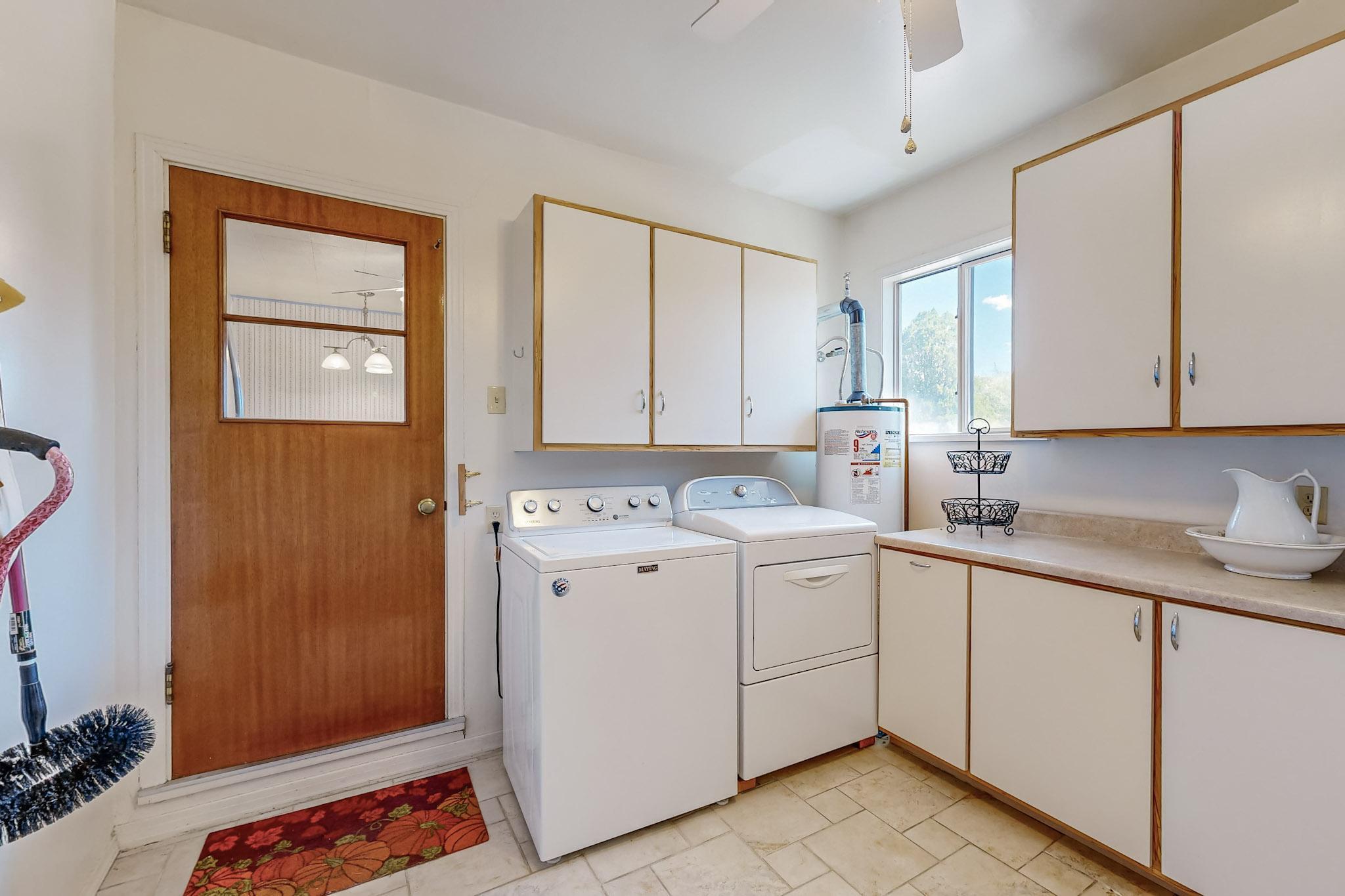 1834 CALLE LOS VECINOS NW