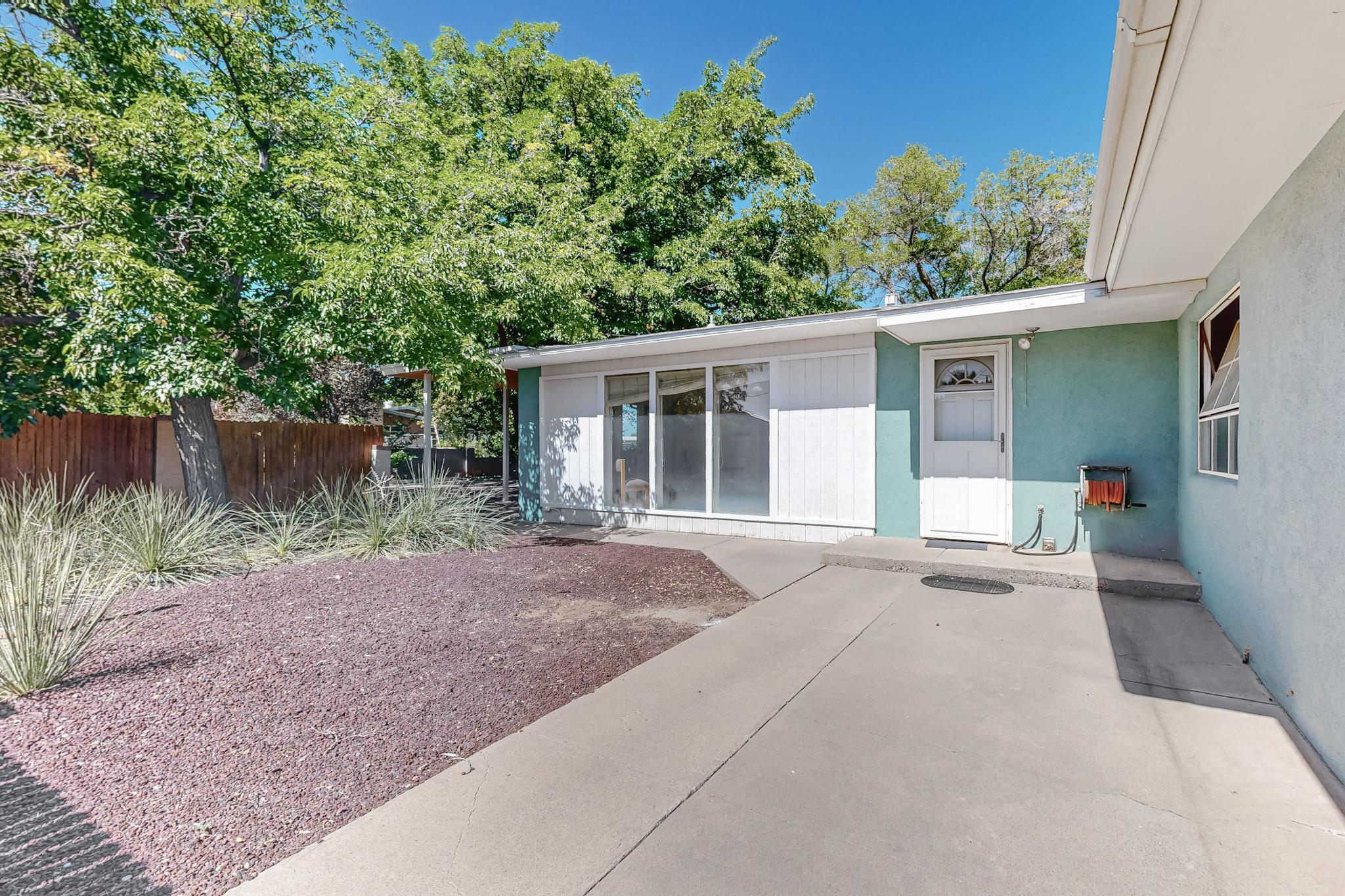 1834 CALLE LOS VECINOS NW