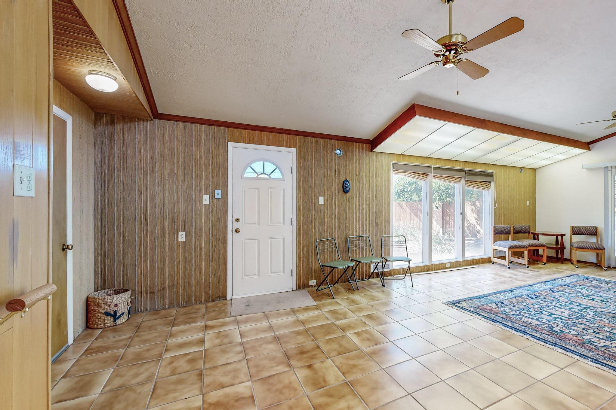 1834 CALLE LOS VECINOS NW