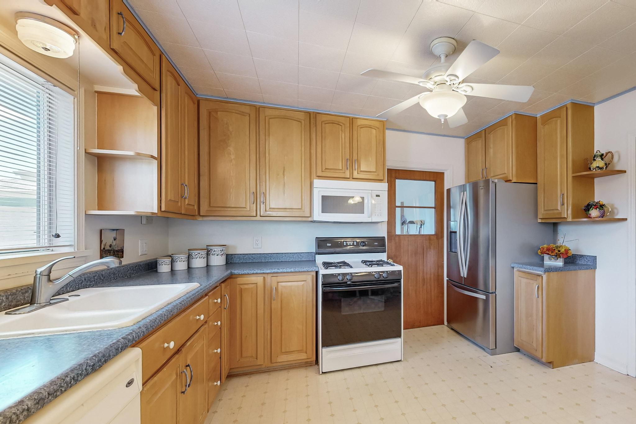 1834 CALLE LOS VECINOS NW