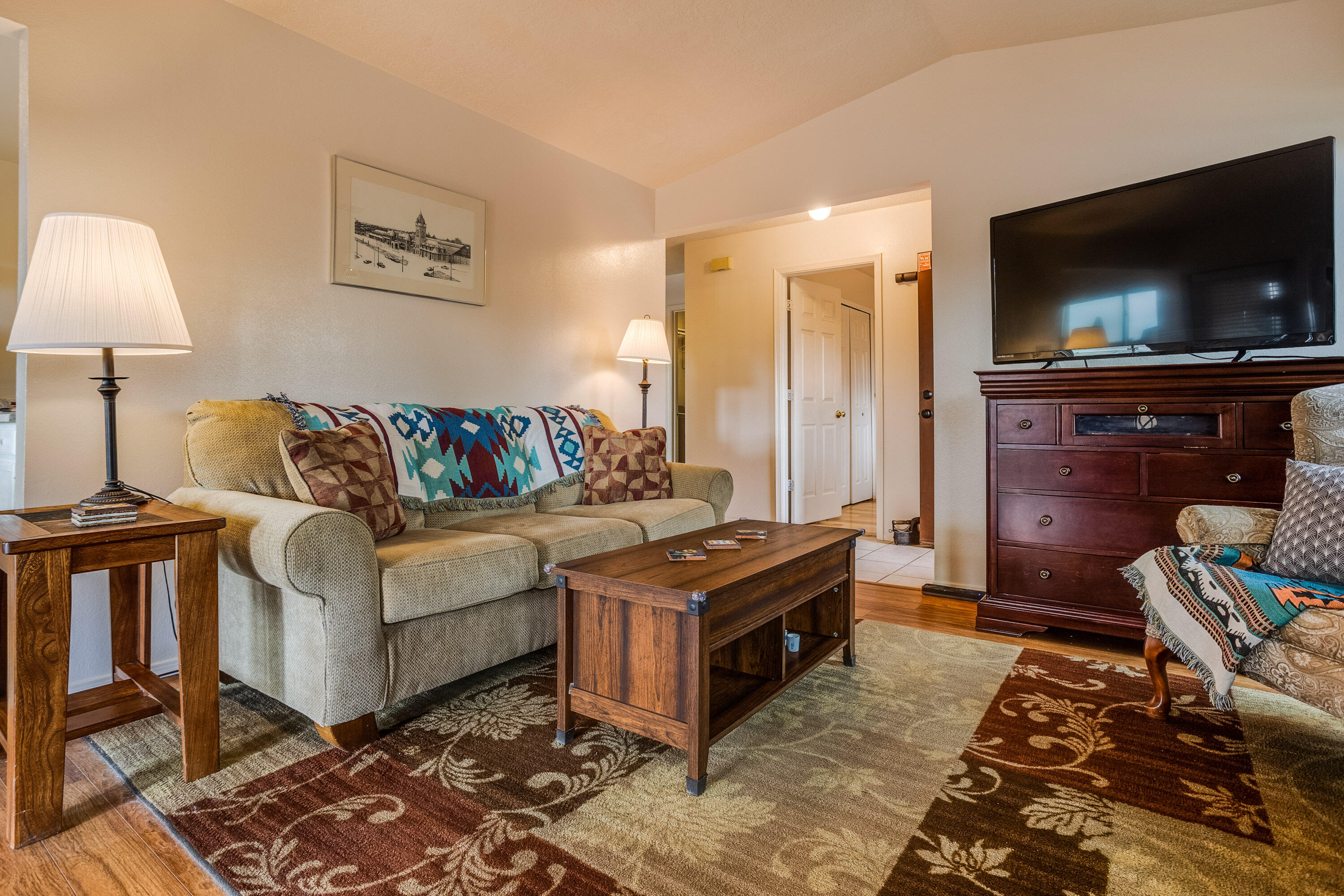 1601 Skyview Circle NE