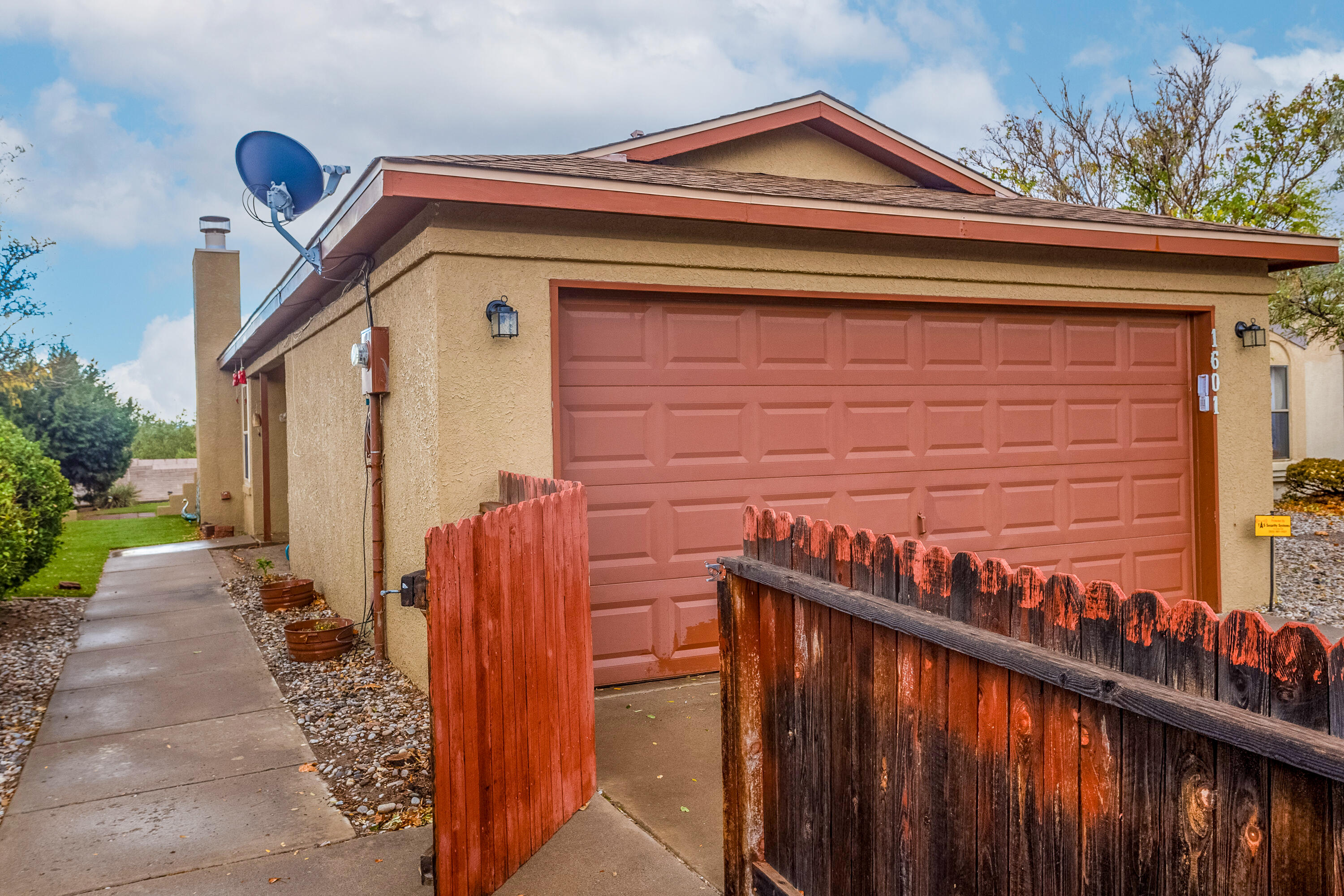 1601 Skyview Circle NE