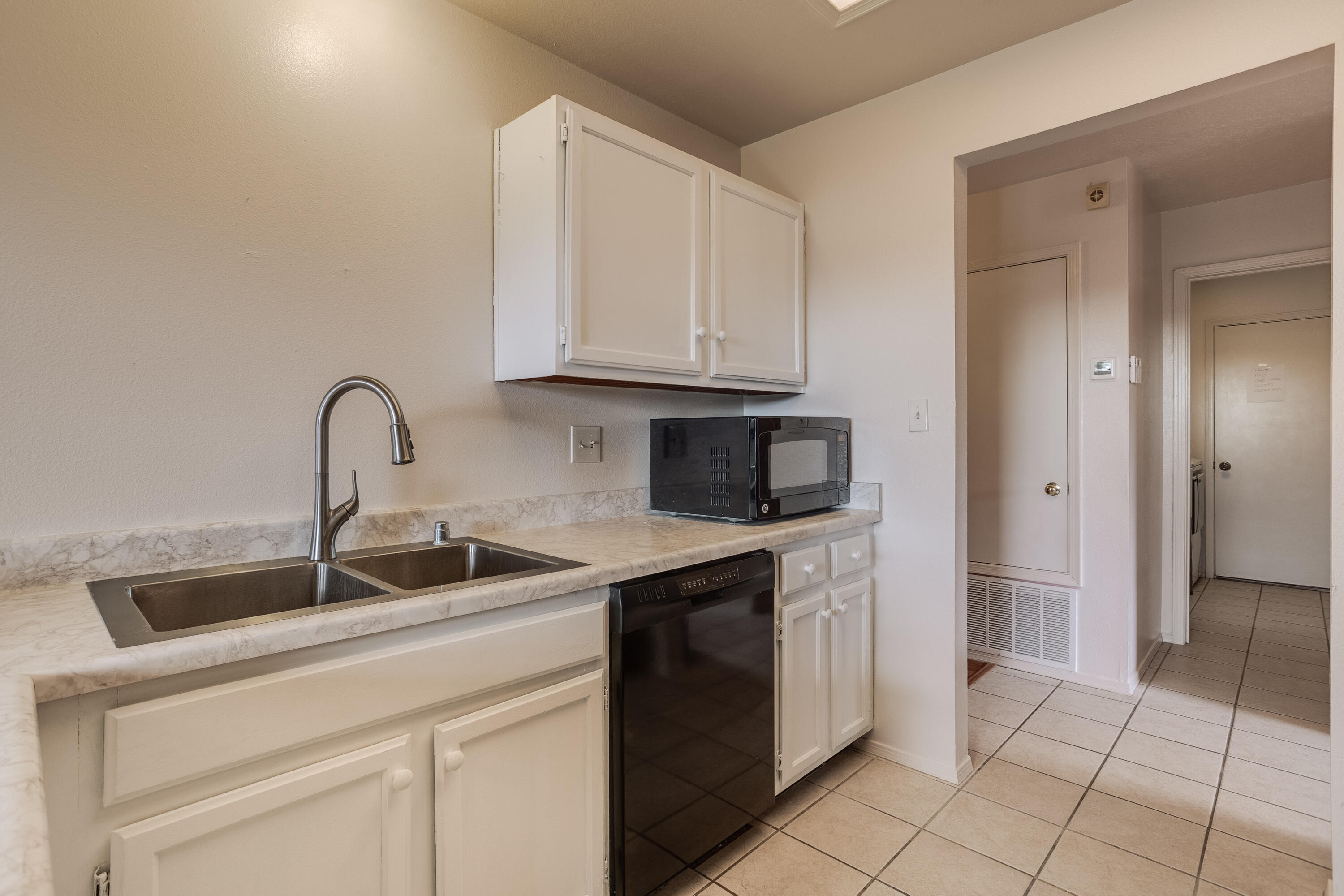 1601 Skyview Circle NE