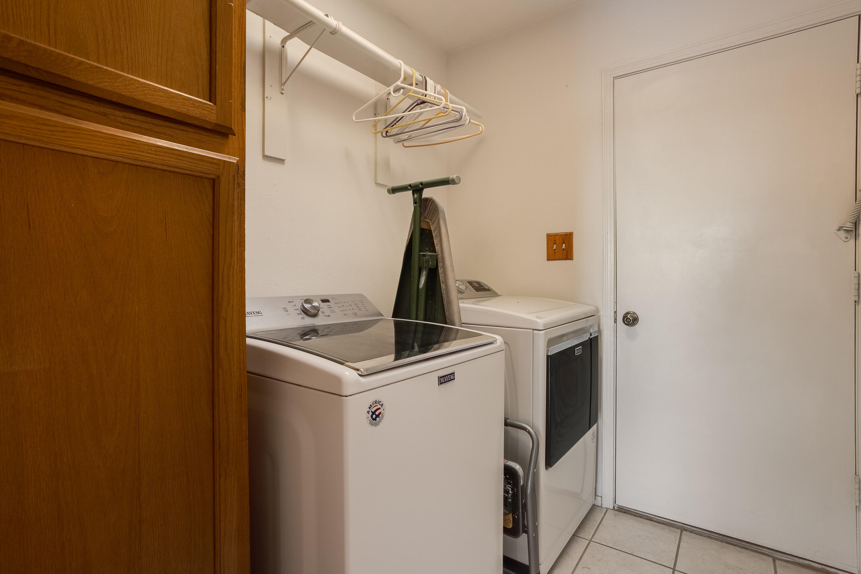 1601 Skyview Circle NE