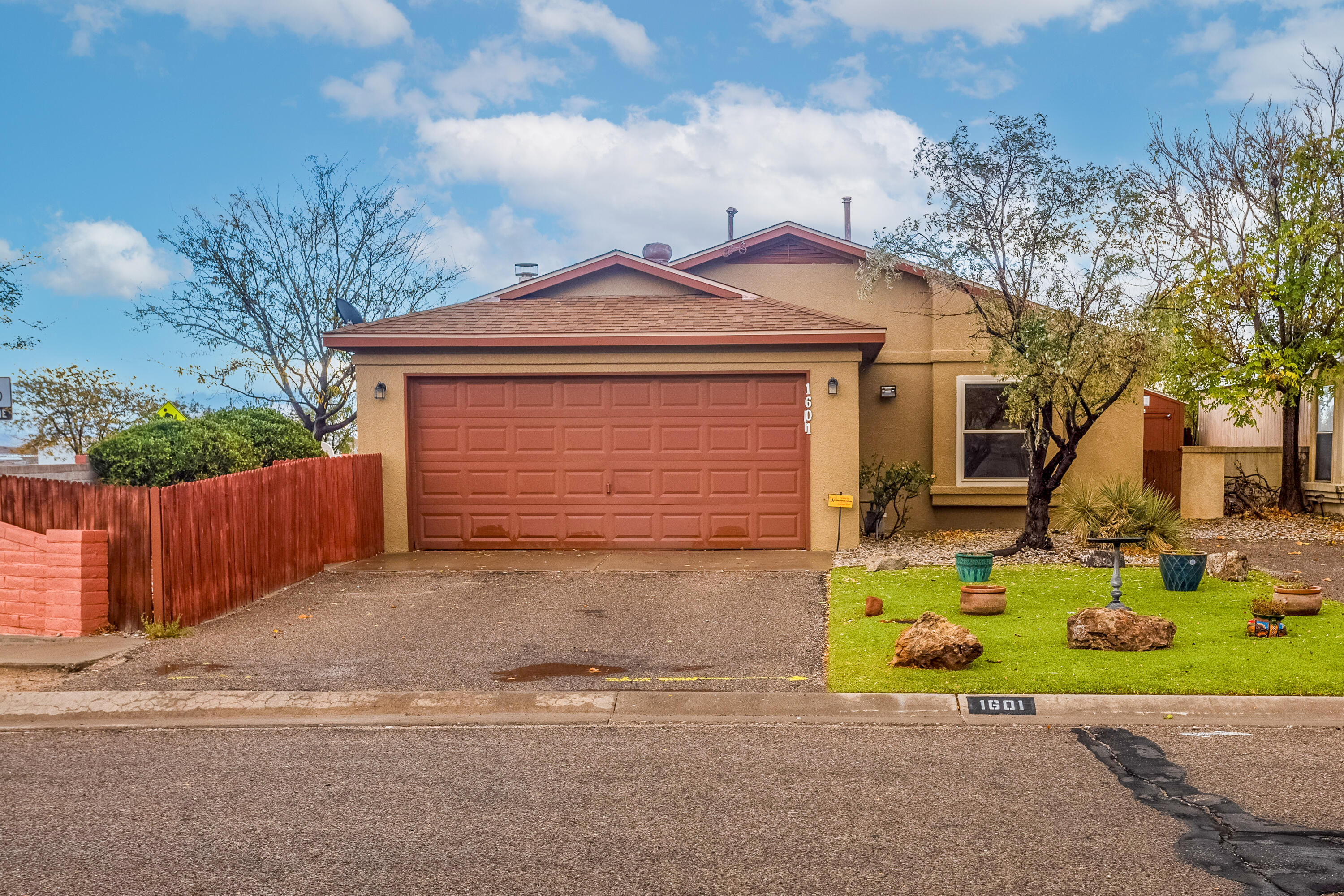 1601 Skyview Circle NE