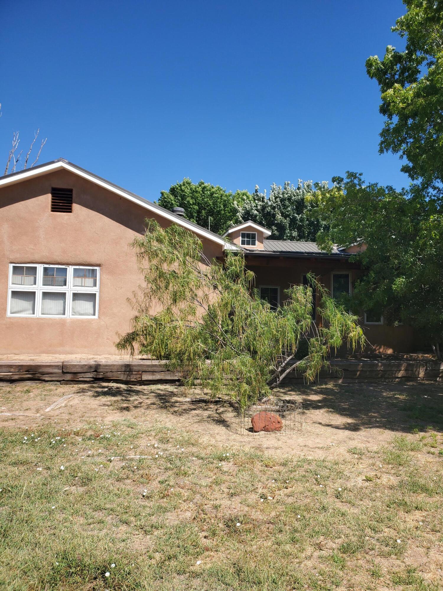 450 HATHAWAY Circle