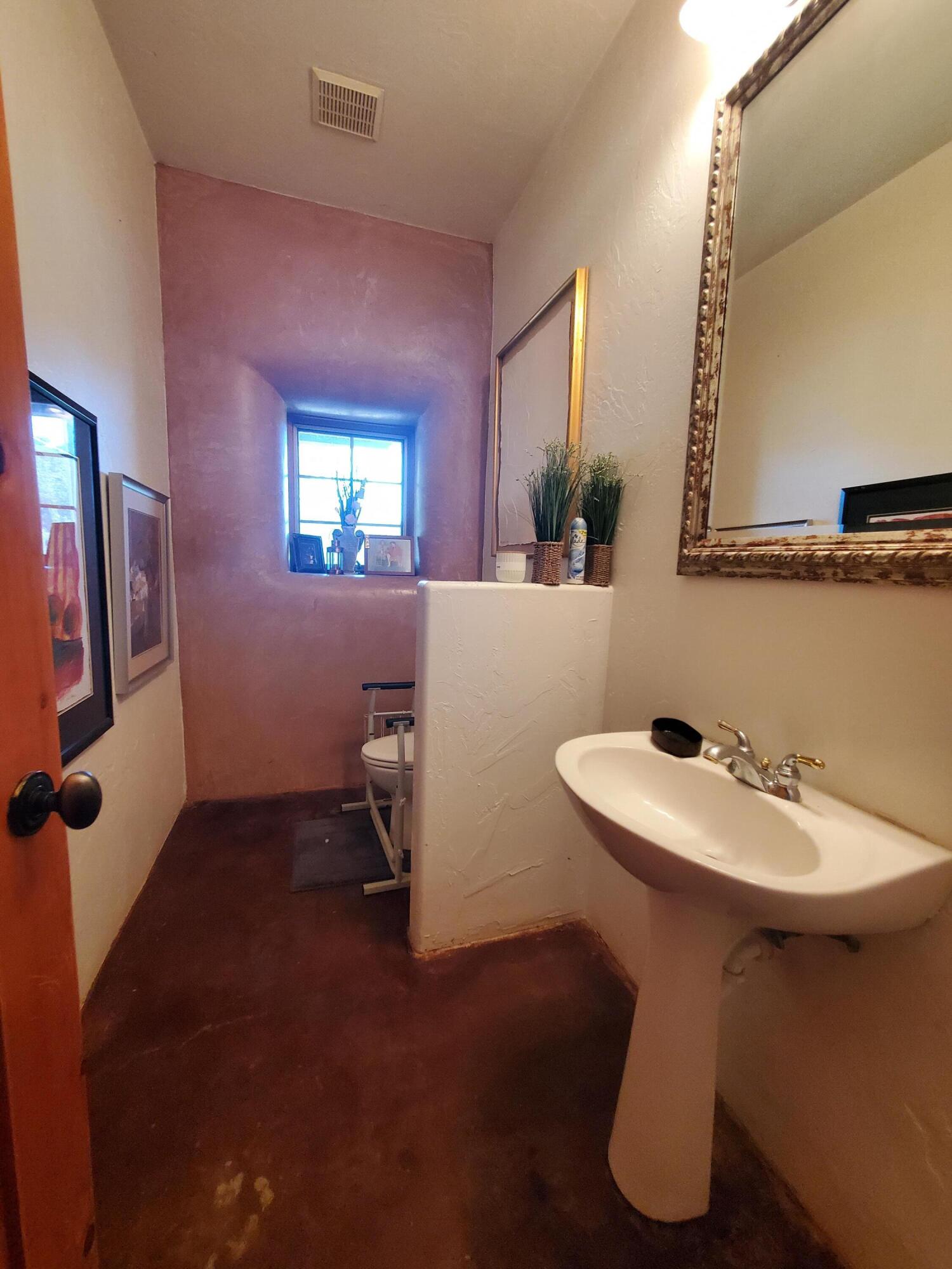 450 HATHAWAY Circle
