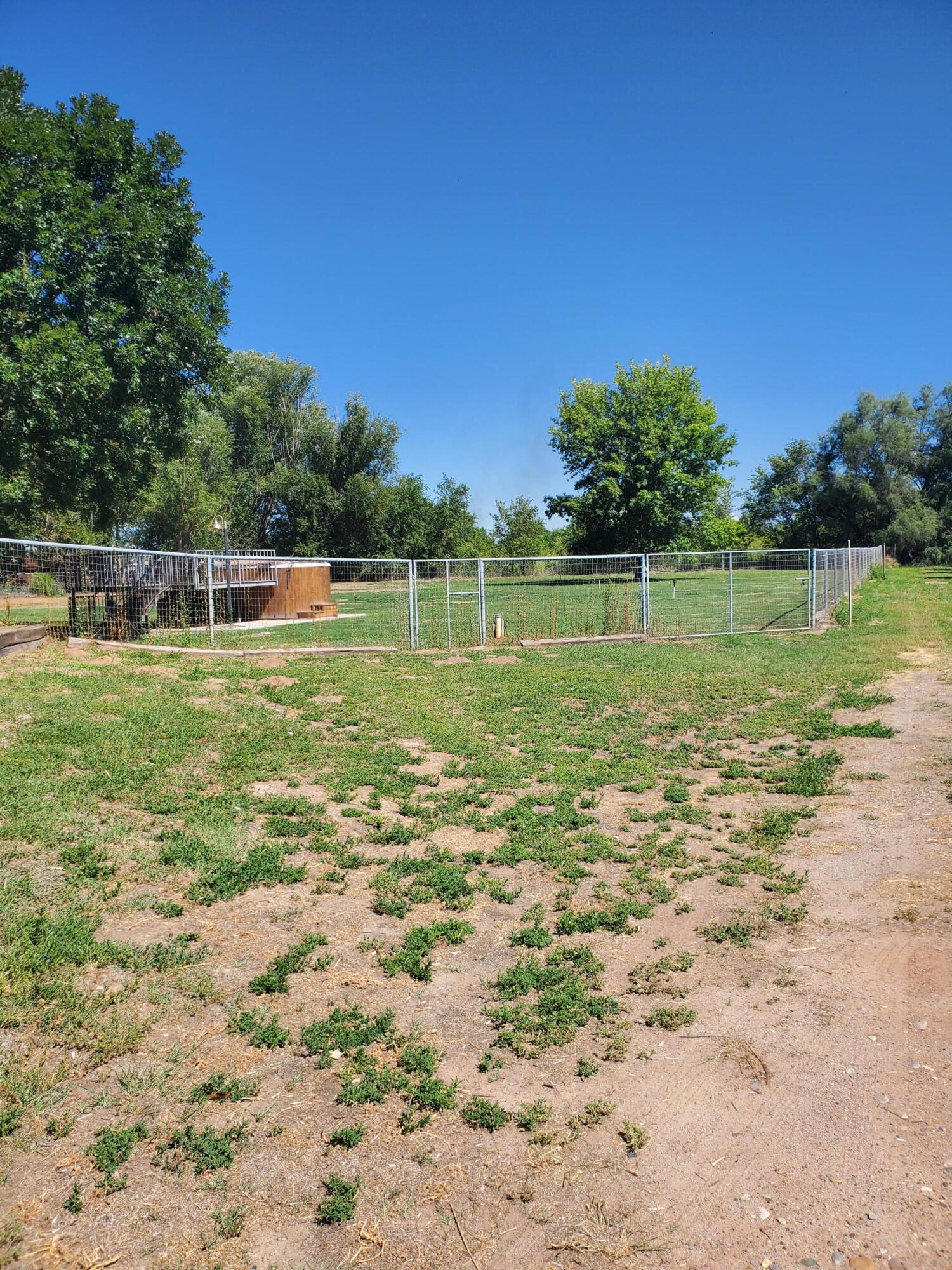 450 HATHAWAY Circle