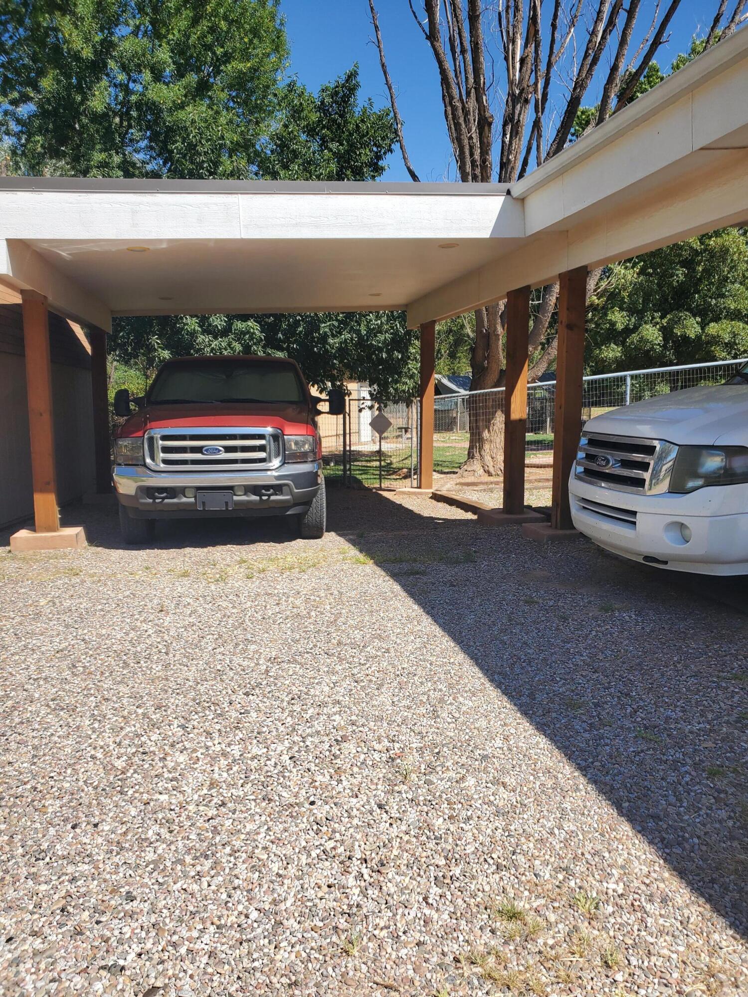 450 HATHAWAY Circle