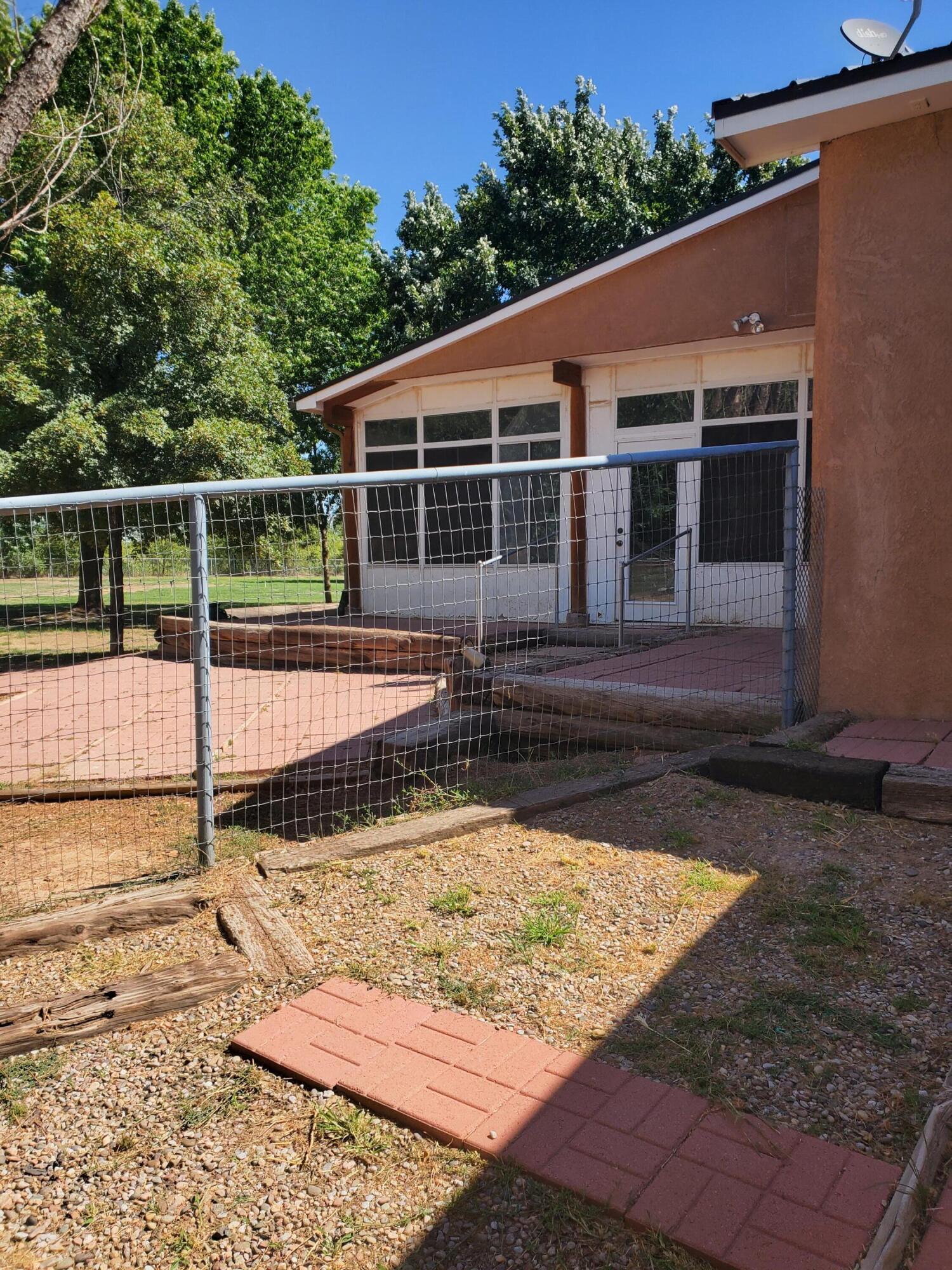 450 HATHAWAY Circle