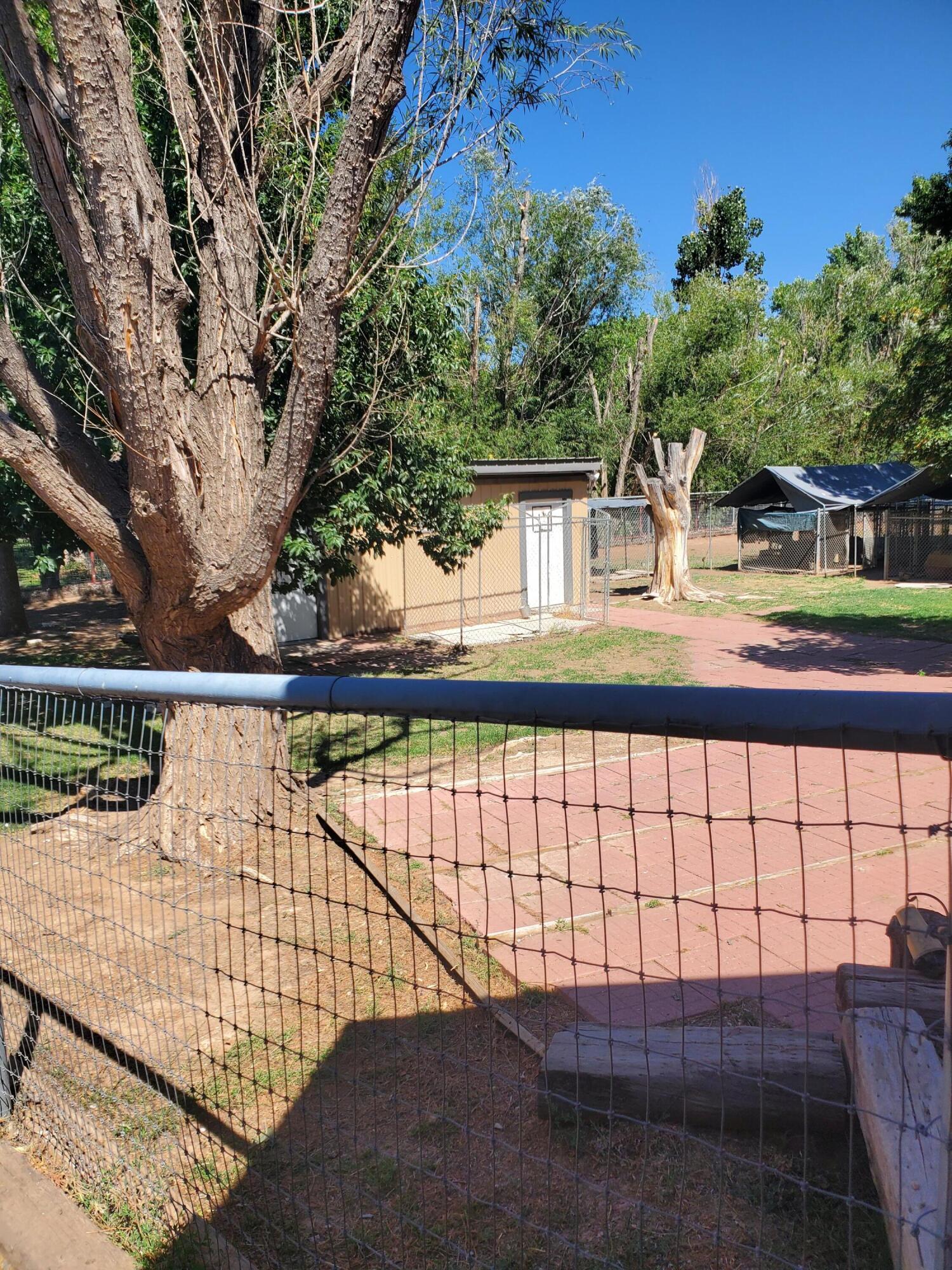 450 HATHAWAY Circle