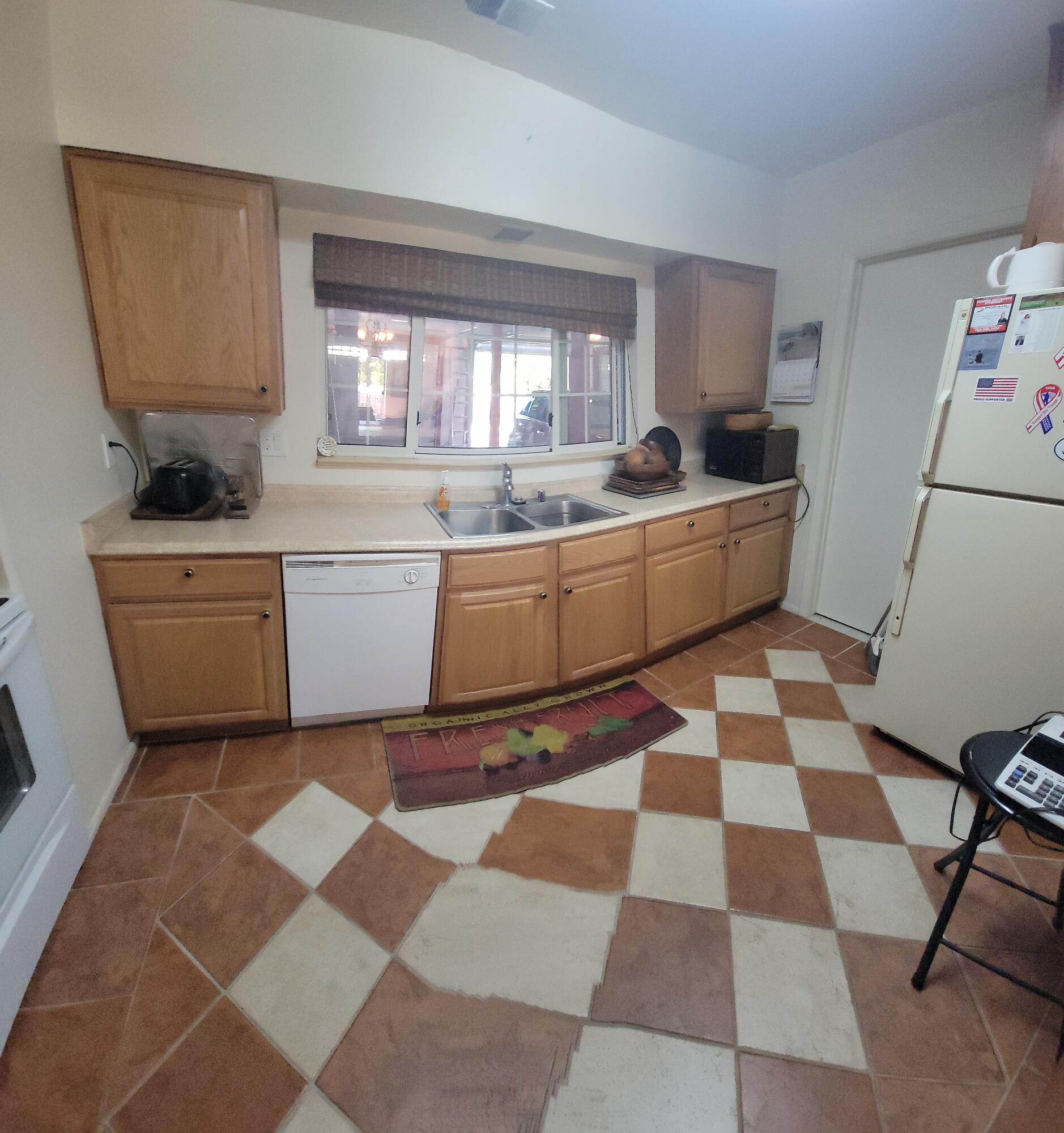 10000 COUNTRY CLUB Lane NW 1