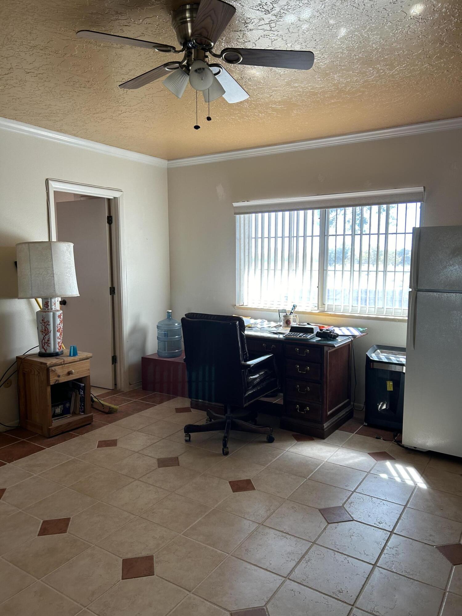 10000 COUNTRY CLUB Lane NW 1