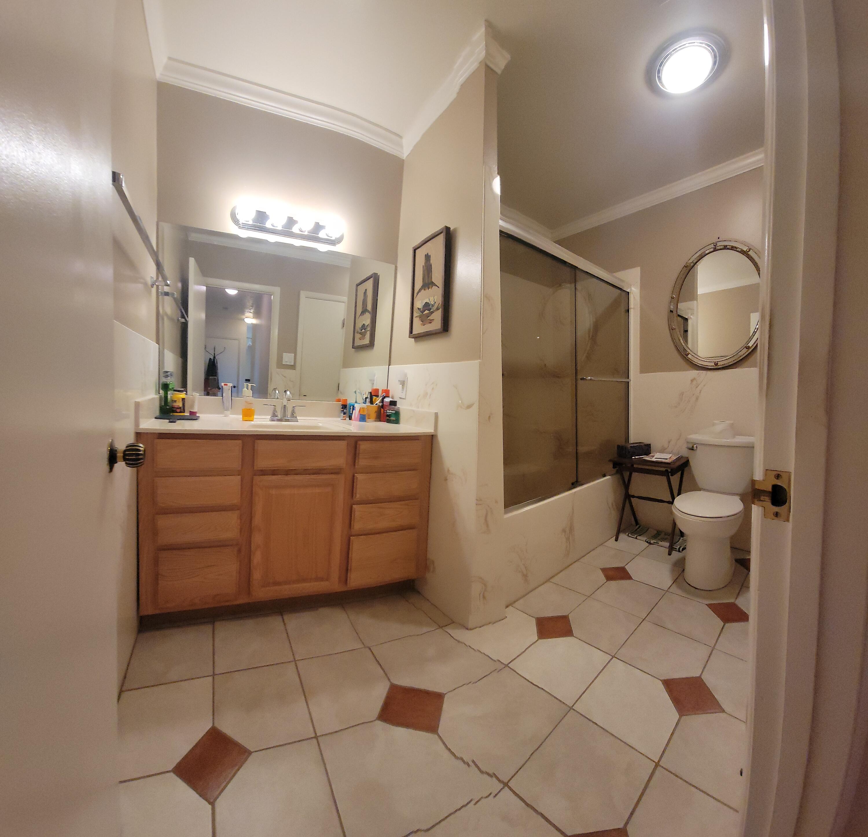 10000 COUNTRY CLUB Lane NW 1