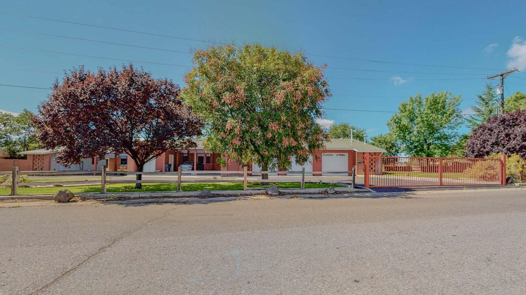 10000 COUNTRY CLUB Lane NW 1