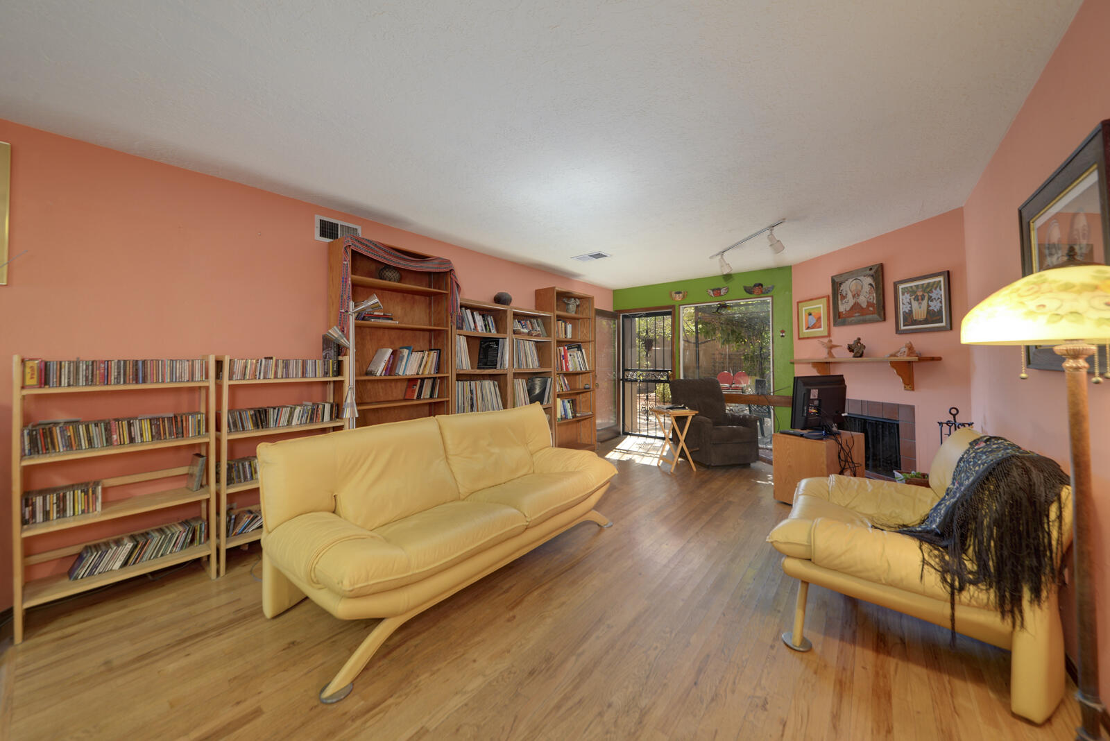 502 FRUIT Avenue NE