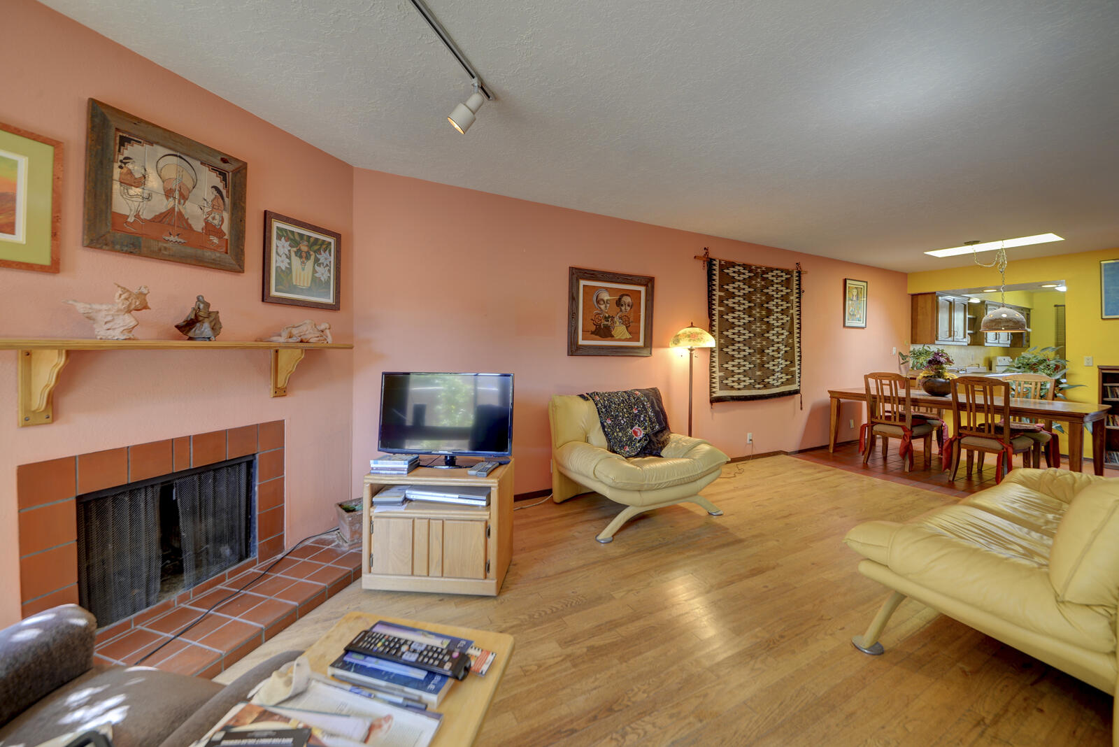 502 FRUIT Avenue NE