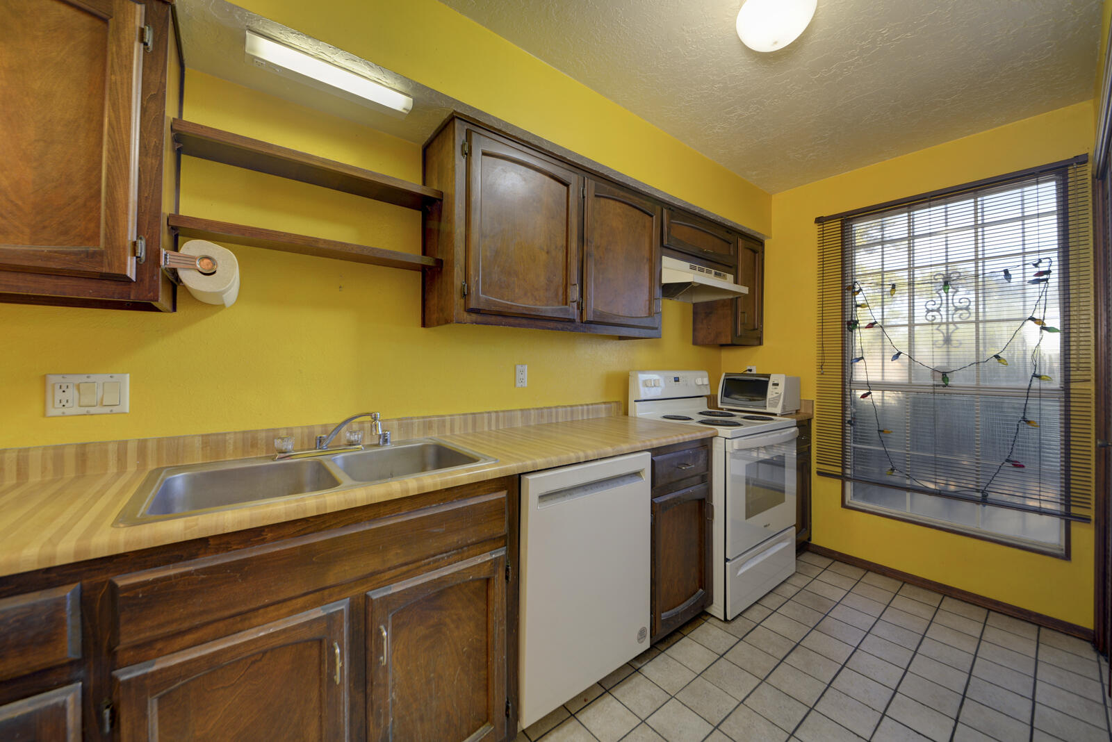 502 FRUIT Avenue NE