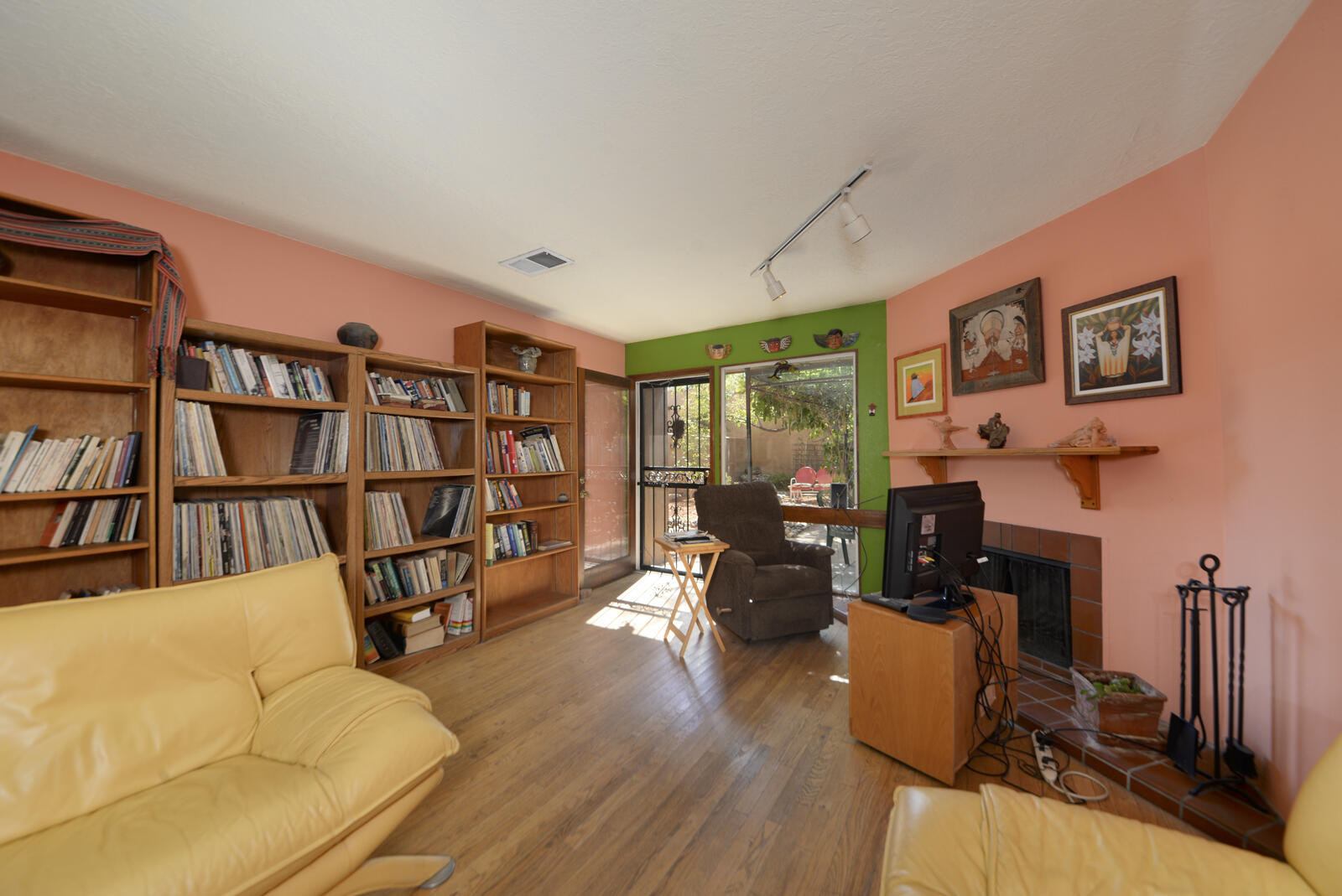 502 FRUIT Avenue NE
