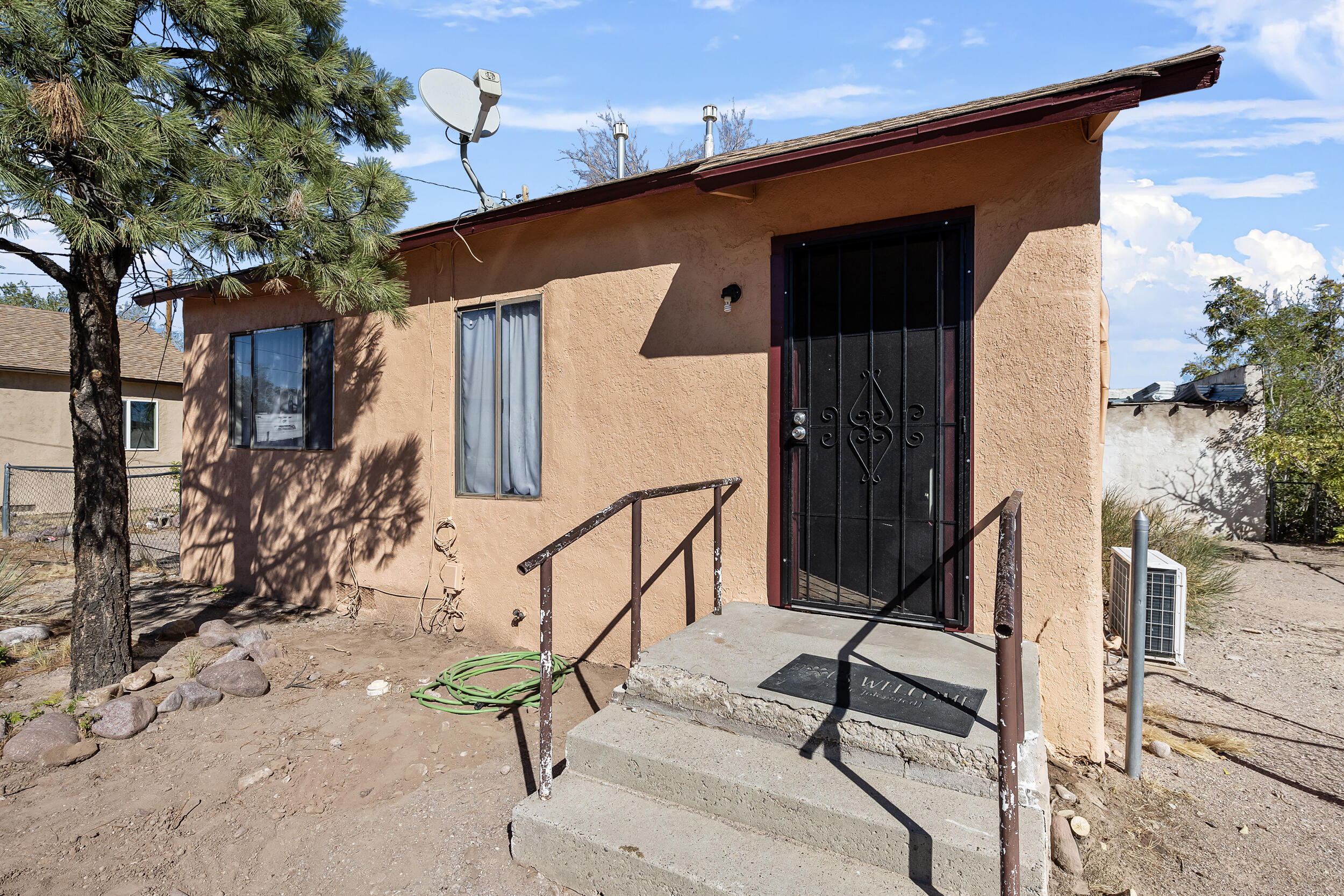 818 Granada Street