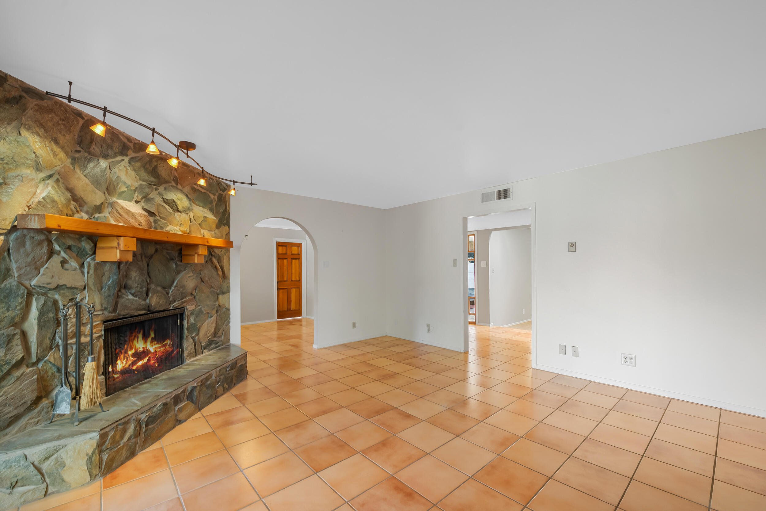 901 POCO CERRO Court SE