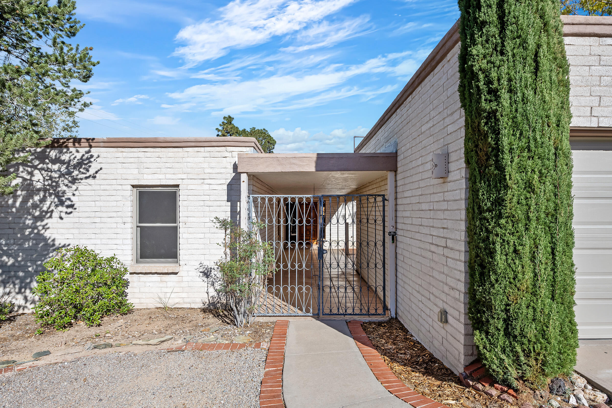 901 POCO CERRO Court SE